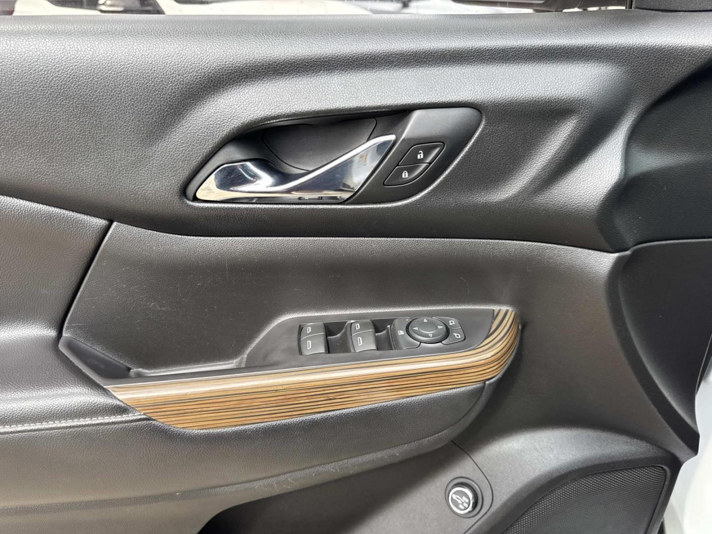 2018 White /Black GMC Acadia FWD 4dr SLE w/SLE-2 (1GKKNLLA9JZ) , Automatic transmission, located at 6904 Johnston St., Lafayette, LA, 70503, (337) 988-1960, 30.143589, -92.100601 - Photo#18