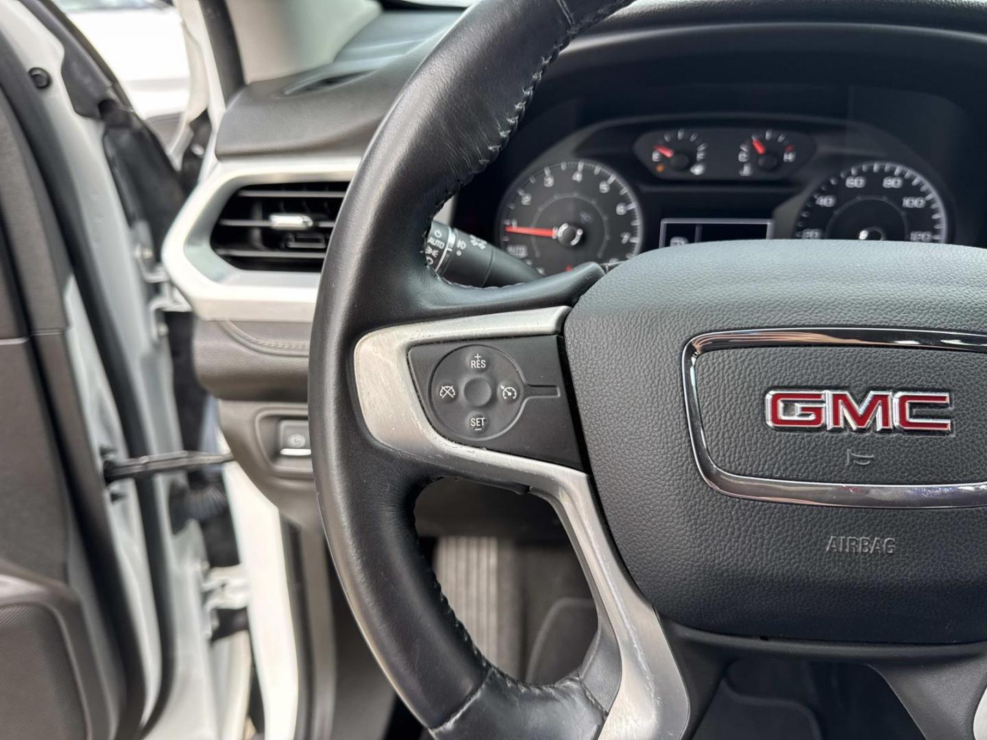 2018 White /Black GMC Acadia FWD 4dr SLE w/SLE-2 (1GKKNLLA9JZ) , Automatic transmission, located at 6904 Johnston St., Lafayette, LA, 70503, (337) 988-1960, 30.143589, -92.100601 - Photo#21