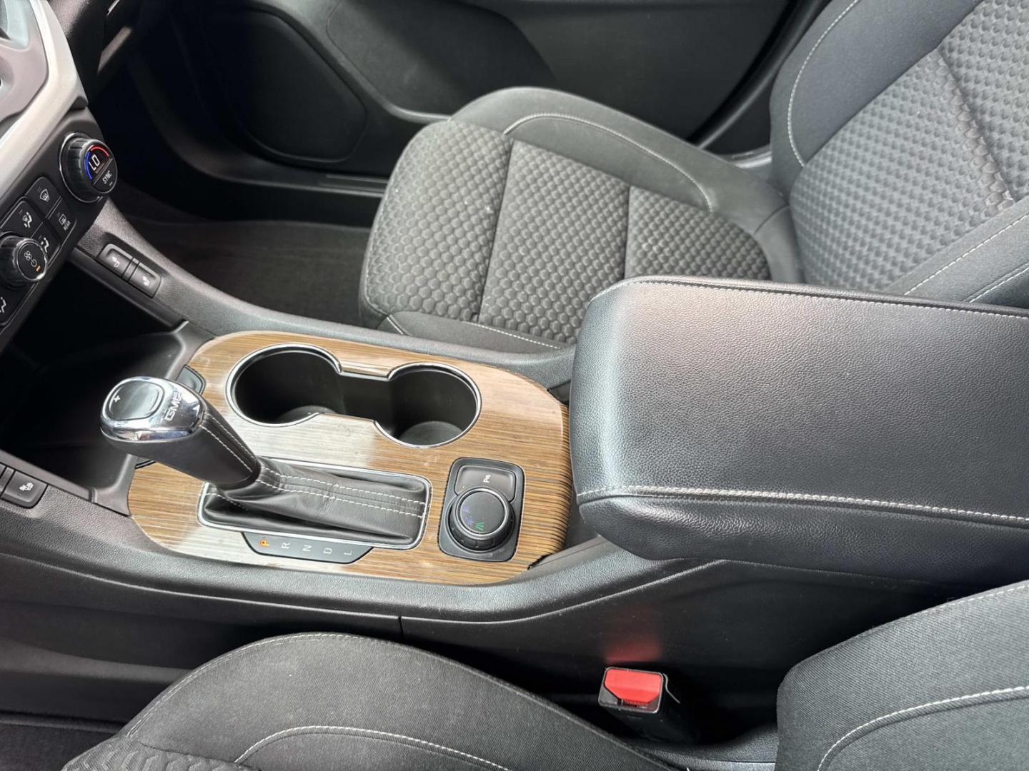 2018 White /Black GMC Acadia FWD 4dr SLE w/SLE-2 (1GKKNLLA9JZ) , Automatic transmission, located at 6904 Johnston St., Lafayette, LA, 70503, (337) 988-1960, 30.143589, -92.100601 - Photo#28