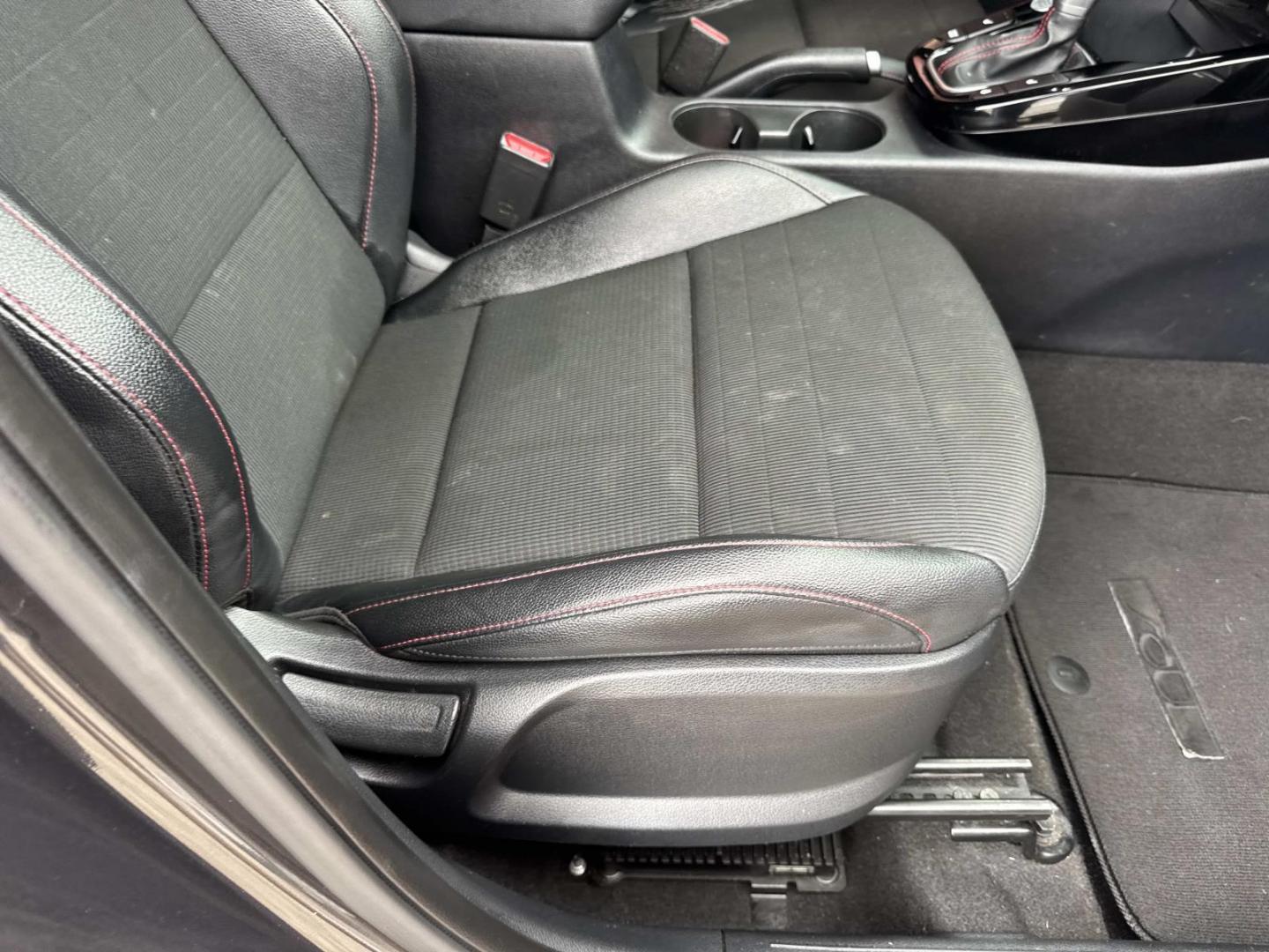 2020 Gray /Black Kia Soul GT-Line Turbo DCT (KNDJ53AF9L7) , Automatic transmission, located at 6904 Johnston St., Lafayette, LA, 70503, (337) 988-1960, 30.143589, -92.100601 - Photo#10