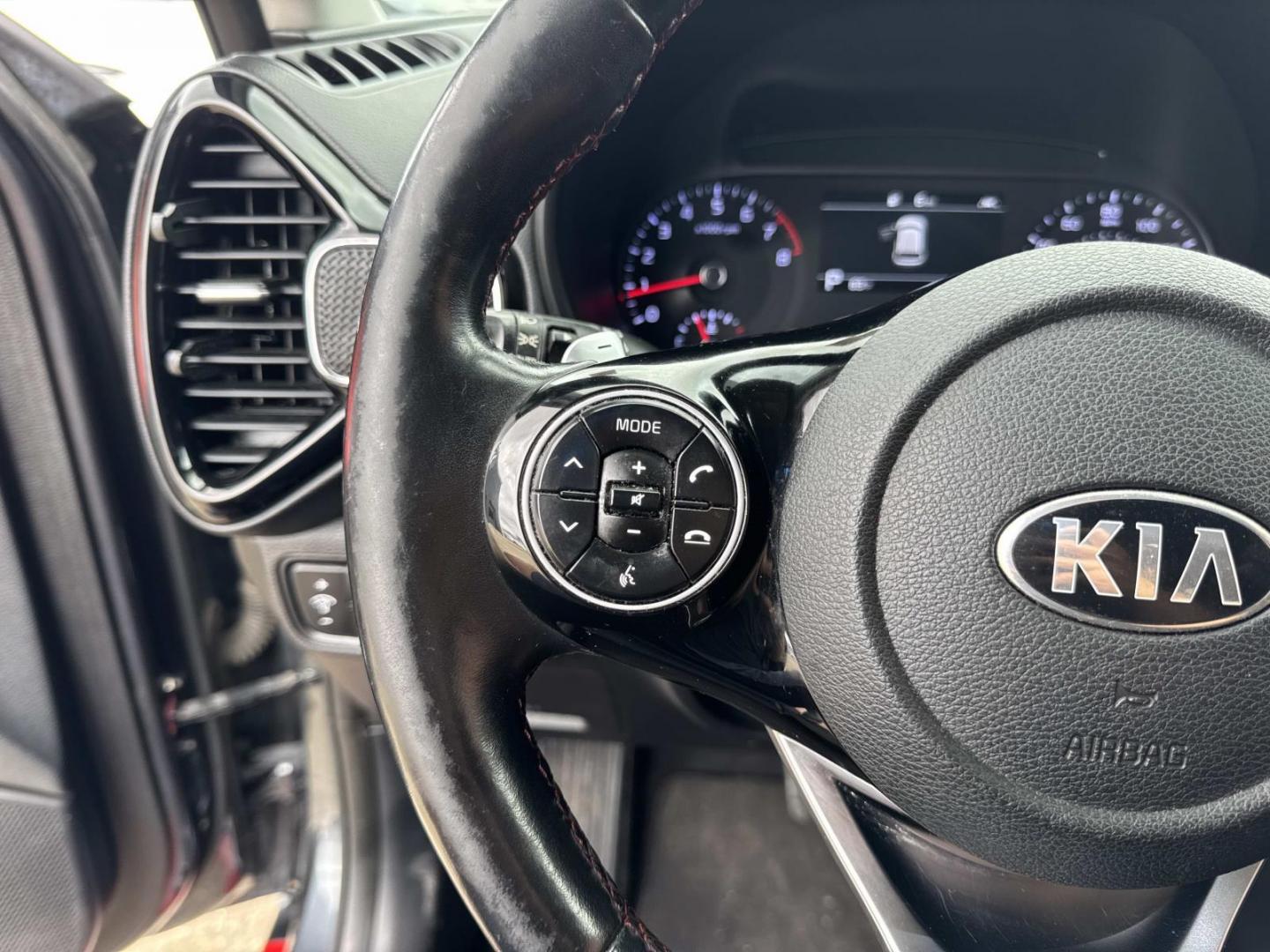 2020 Gray /Black Kia Soul GT-Line Turbo DCT (KNDJ53AF9L7) , Automatic transmission, located at 6904 Johnston St., Lafayette, LA, 70503, (337) 988-1960, 30.143589, -92.100601 - Photo#21