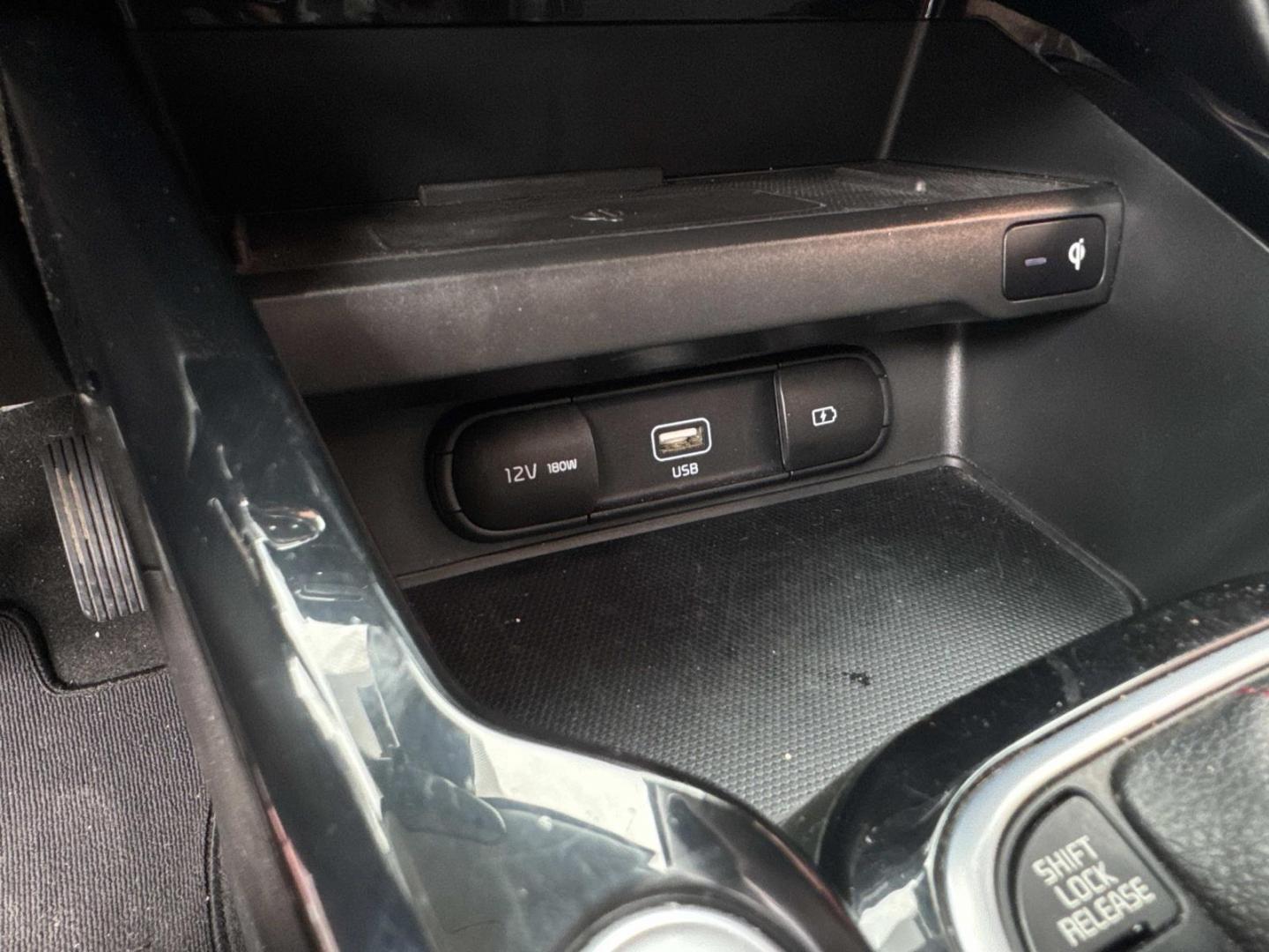 2020 Gray /Black Kia Soul GT-Line Turbo DCT (KNDJ53AF9L7) , Automatic transmission, located at 6904 Johnston St., Lafayette, LA, 70503, (337) 988-1960, 30.143589, -92.100601 - Photo#27