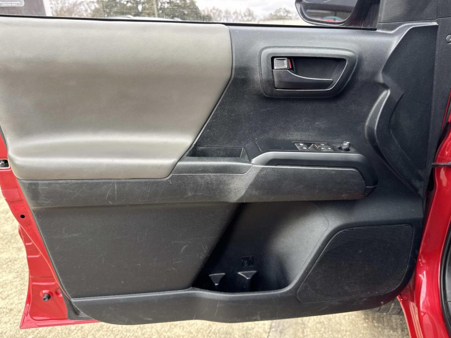 2020 Red /Gray Toyota Tacoma 2WD SR Access Cab 6' Bed I4 AT (Natl) (3TYRX5GN6LT) , Automatic transmission, located at 6904 Johnston St., Lafayette, LA, 70503, (337) 988-1960, 30.143589, -92.100601 - Photo#17