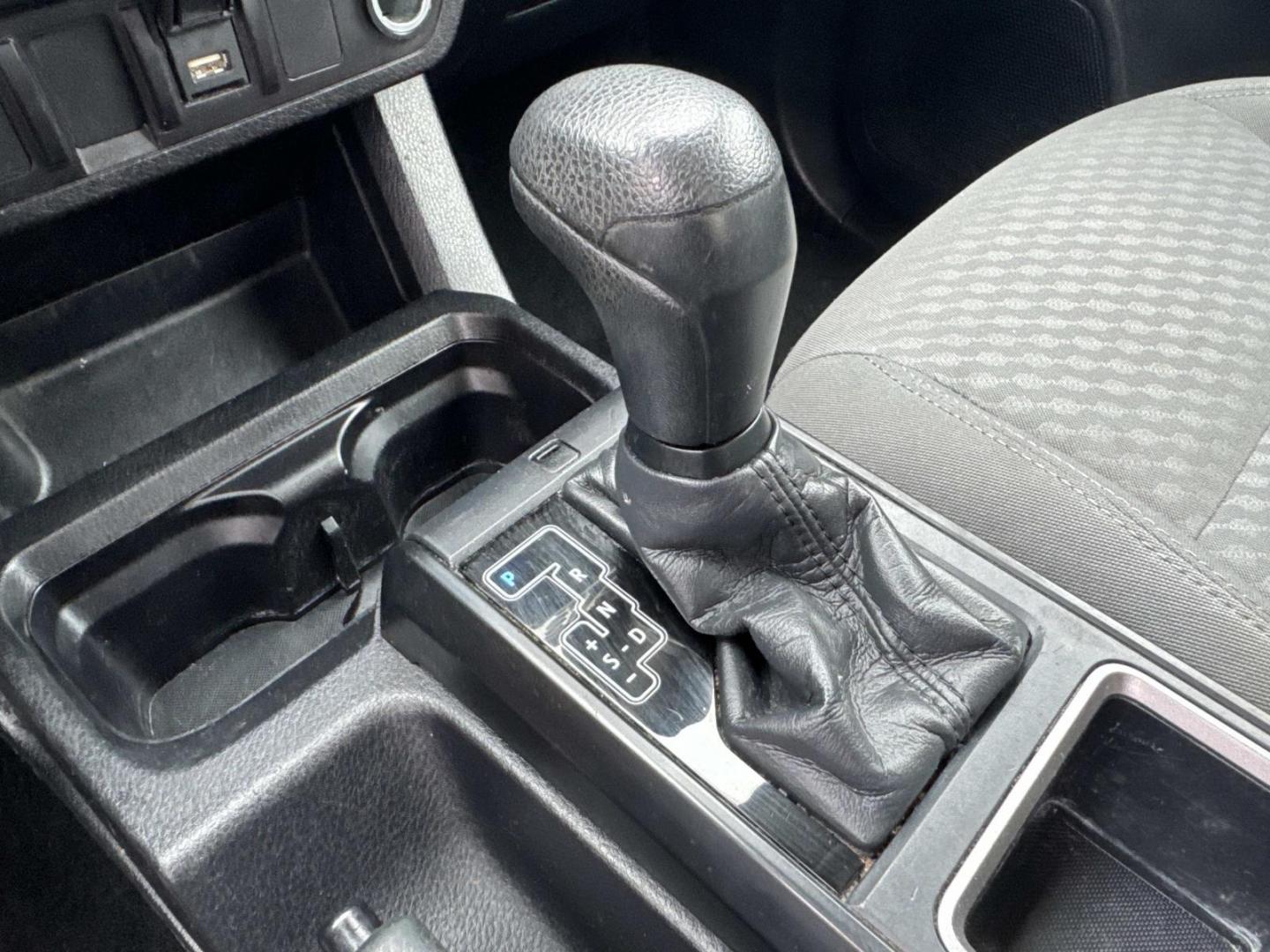 2020 Red /Gray Toyota Tacoma 2WD SR Access Cab 6' Bed I4 AT (Natl) (3TYRX5GN6LT) , Automatic transmission, located at 6904 Johnston St., Lafayette, LA, 70503, (337) 988-1960, 30.143589, -92.100601 - Photo#26