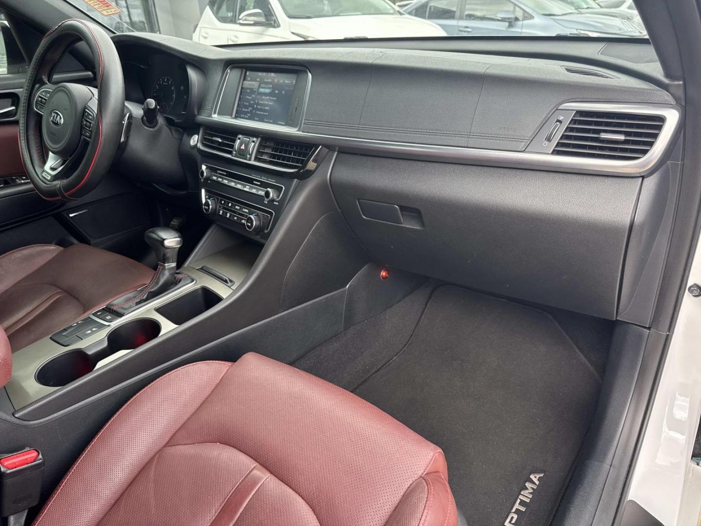 2016 White /Maroon Kia Optima 4dr Sdn SX Turbo (5XXGW4L2XGG) , Automatic transmission, located at 6904 Johnston St., Lafayette, LA, 70503, (337) 988-1960, 30.143589, -92.100601 - Photo#12
