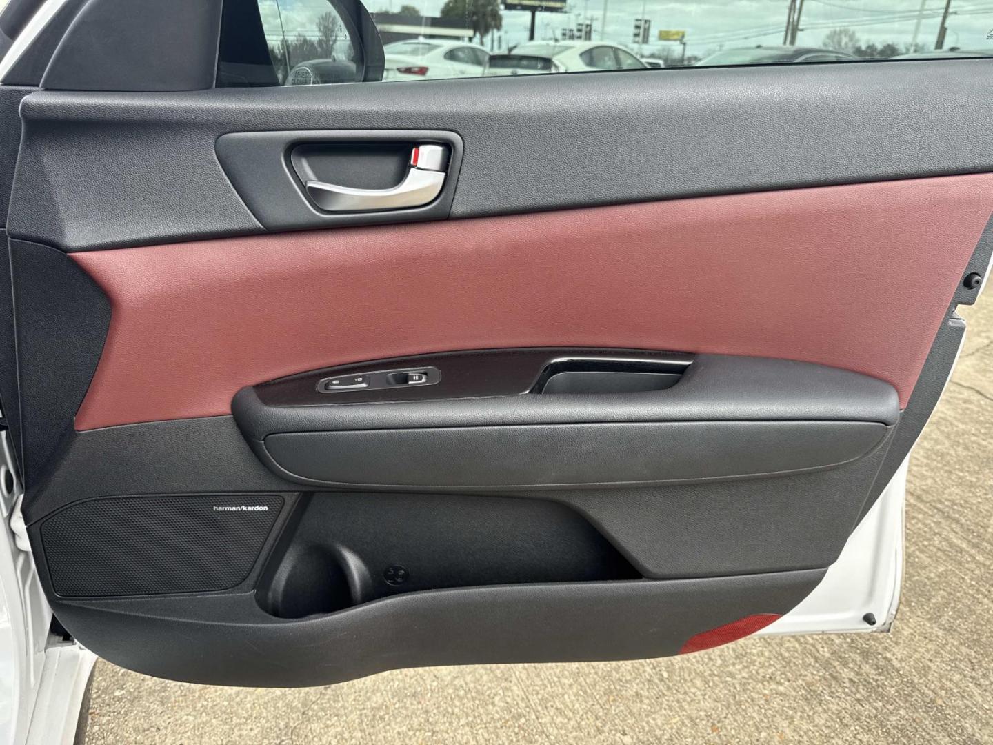 2016 White /Maroon Kia Optima 4dr Sdn SX Turbo (5XXGW4L2XGG) , Automatic transmission, located at 6904 Johnston St., Lafayette, LA, 70503, (337) 988-1960, 30.143589, -92.100601 - Photo#13