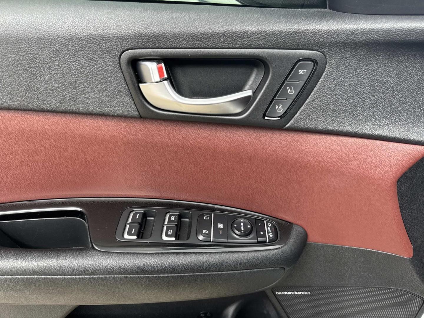 2016 White /Maroon Kia Optima 4dr Sdn SX Turbo (5XXGW4L2XGG) , Automatic transmission, located at 6904 Johnston St., Lafayette, LA, 70503, (337) 988-1960, 30.143589, -92.100601 - Photo#19