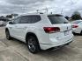2019 White /Black Volkswagen Atlas 3.6L V6 SEL R-Line FWD (1V2SR2CA1KC) , Automatic transmission, located at 6904 Johnston St., Lafayette, LA, 70503, (337) 988-1960, 30.143589, -92.100601 - Photo#4