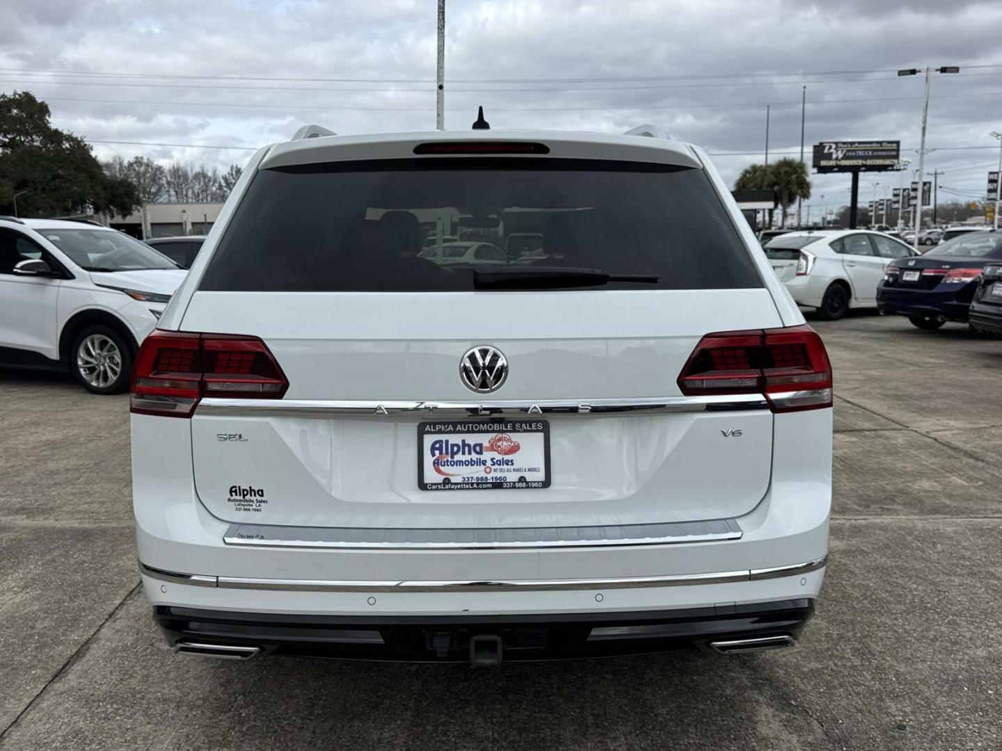 2019 White /Black Volkswagen Atlas 3.6L V6 SEL R-Line FWD (1V2SR2CA1KC) , Automatic transmission, located at 6904 Johnston St., Lafayette, LA, 70503, (337) 988-1960, 30.143589, -92.100601 - Photo#5