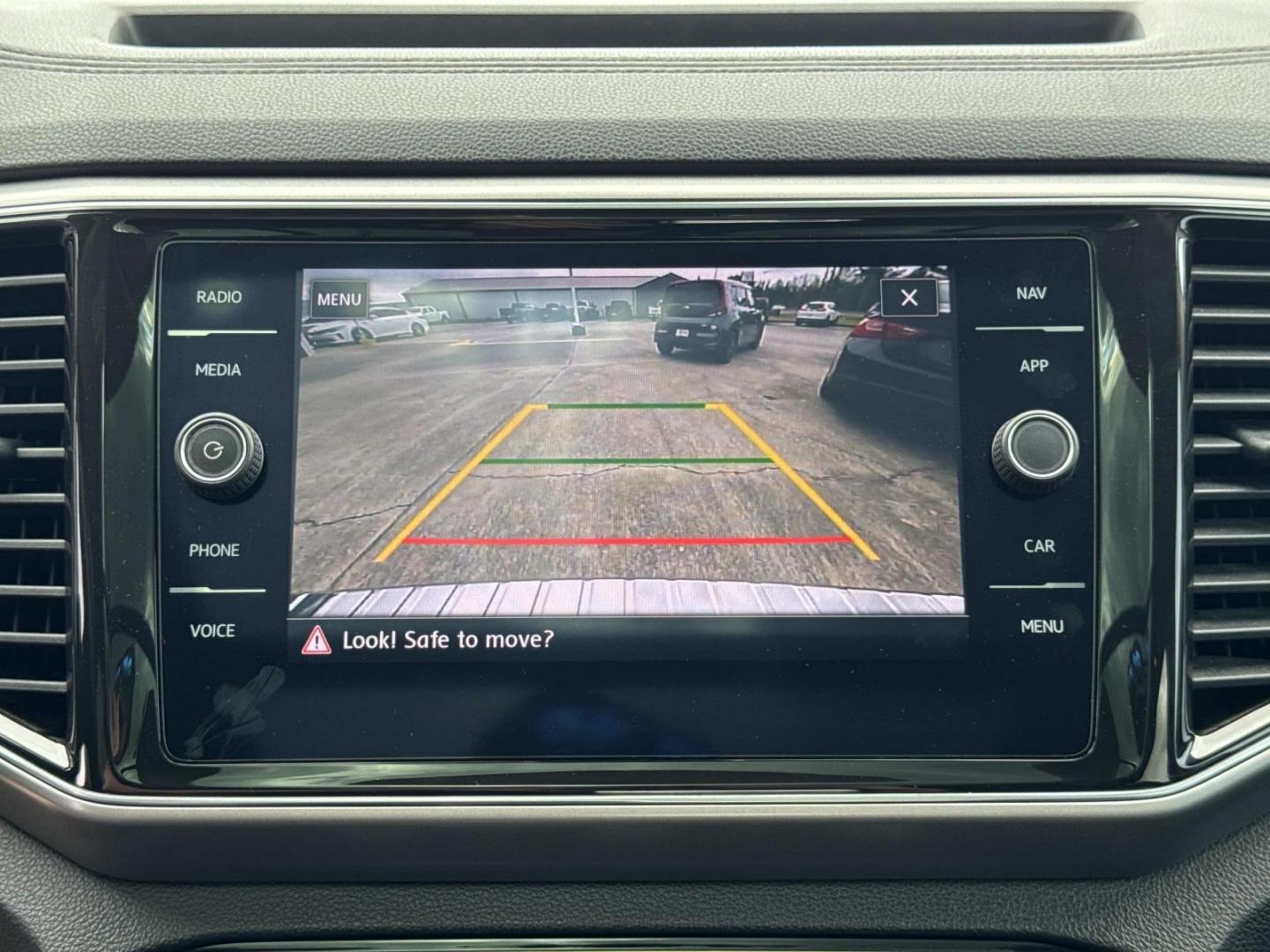 2019 White /Black Volkswagen Atlas 3.6L V6 SEL R-Line FWD (1V2SR2CA1KC) , Automatic transmission, located at 6904 Johnston St., Lafayette, LA, 70503, (337) 988-1960, 30.143589, -92.100601 - Photo#27