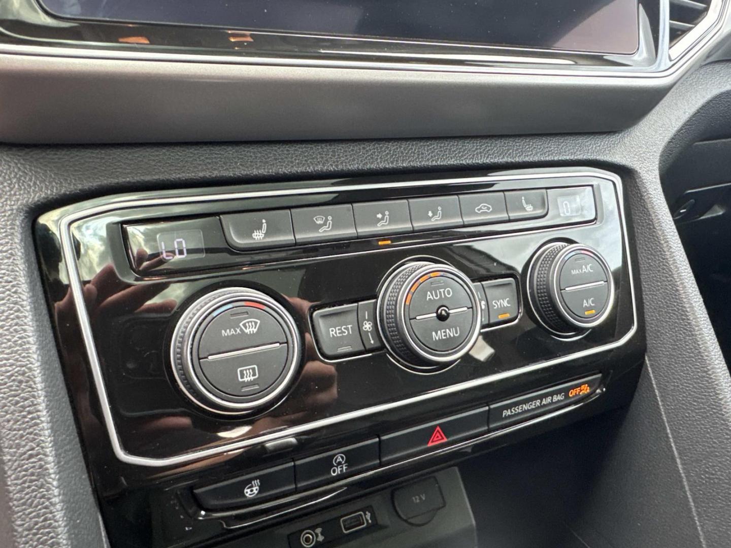 2019 White /Black Volkswagen Atlas 3.6L V6 SEL R-Line FWD (1V2SR2CA1KC) , Automatic transmission, located at 6904 Johnston St., Lafayette, LA, 70503, (337) 988-1960, 30.143589, -92.100601 - Photo#29