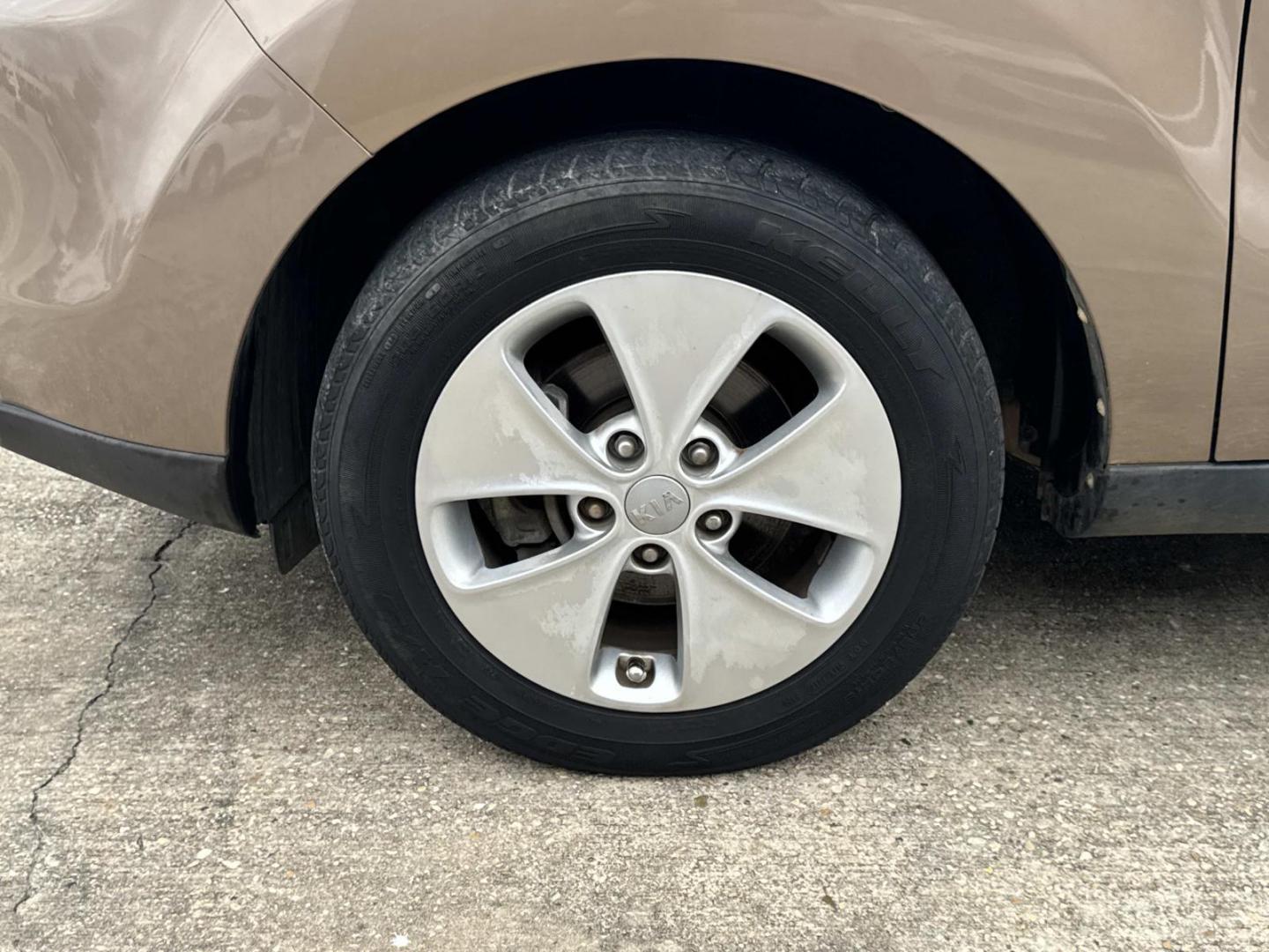 2015 Brown /Black Kia Soul 5dr Wgn Auto Base (KNDJN2A27F7) , Automatic transmission, located at 6904 Johnston St., Lafayette, LA, 70503, (337) 988-1960, 30.143589, -92.100601 - Photo#3