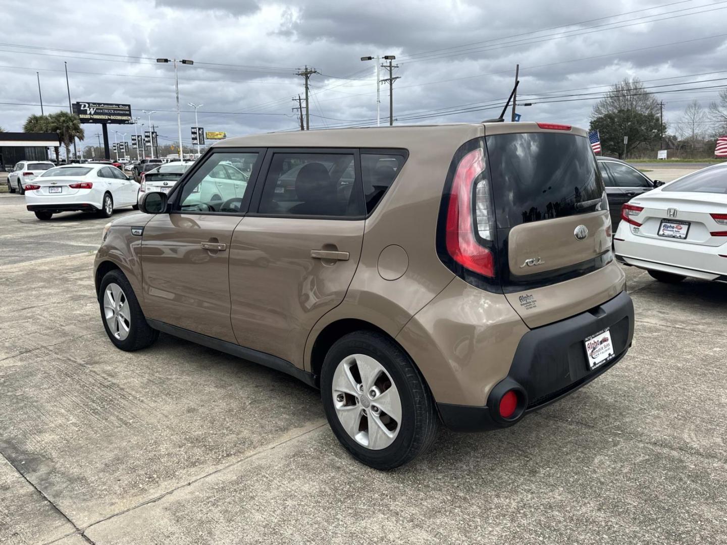 2015 Brown /Black Kia Soul 5dr Wgn Auto Base (KNDJN2A27F7) , Automatic transmission, located at 6904 Johnston St., Lafayette, LA, 70503, (337) 988-1960, 30.143589, -92.100601 - Photo#4