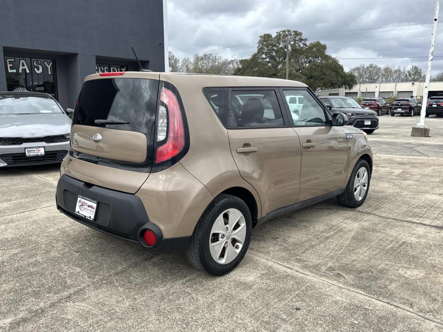 2015 Brown /Black Kia Soul 5dr Wgn Auto Base (KNDJN2A27F7) , Automatic transmission, located at 6904 Johnston St., Lafayette, LA, 70503, (337) 988-1960, 30.143589, -92.100601 - Photo#6