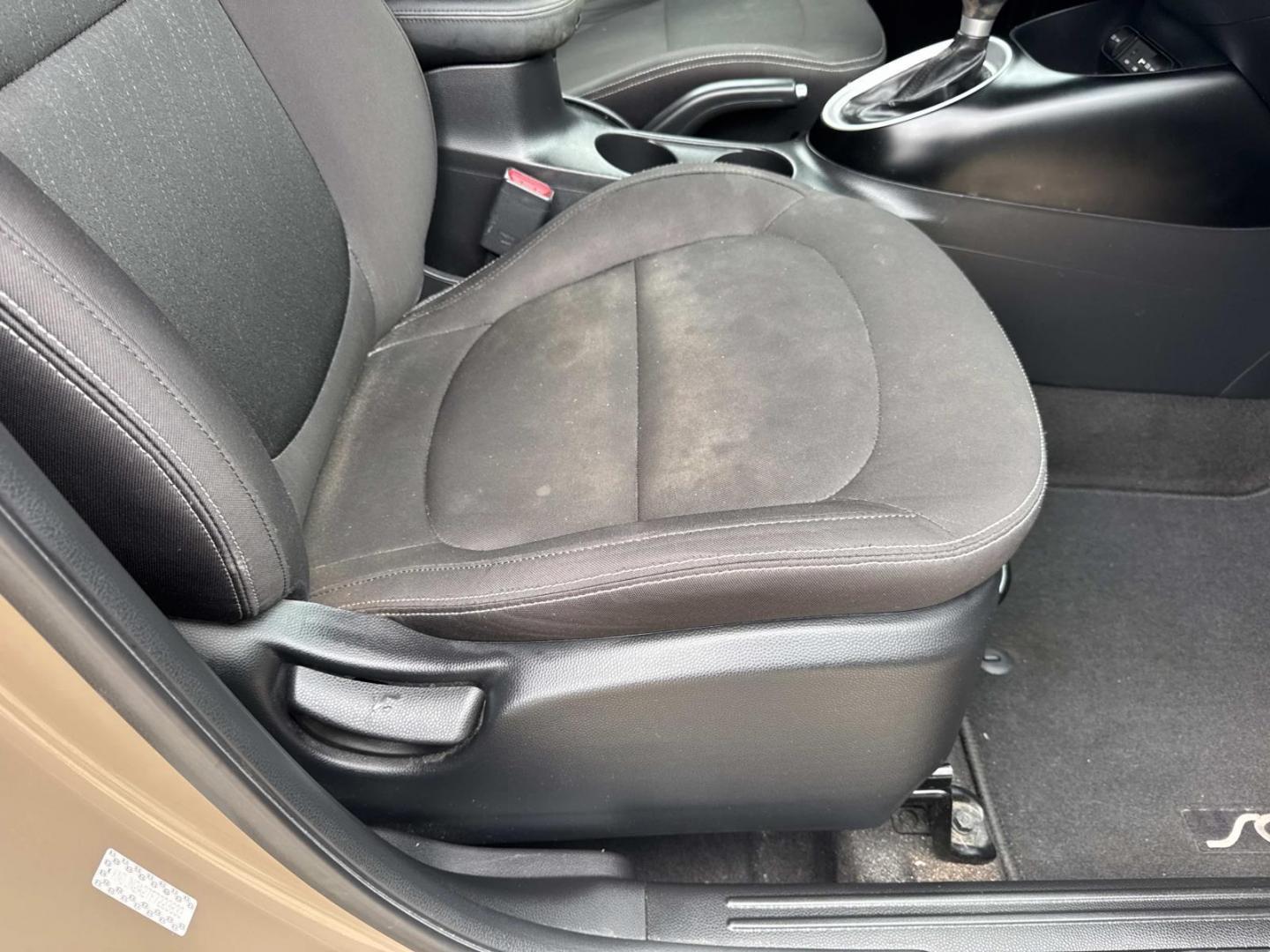 2015 Brown /Black Kia Soul 5dr Wgn Auto Base (KNDJN2A27F7) , Automatic transmission, located at 6904 Johnston St., Lafayette, LA, 70503, (337) 988-1960, 30.143589, -92.100601 - Photo#10