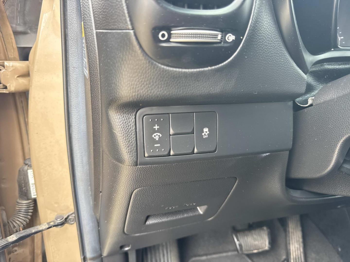 2015 Brown /Black Kia Soul 5dr Wgn Auto Base (KNDJN2A27F7) , Automatic transmission, located at 6904 Johnston St., Lafayette, LA, 70503, (337) 988-1960, 30.143589, -92.100601 - Photo#19