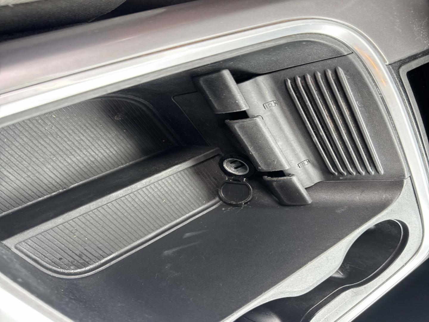 2023 Bright White Clearcoat /Diesel Gray/Black Ram 1500 Classic SLT 4x2 Crew Cab 5'7 Box (1C6RR6LG2PS) , Automatic transmission, located at 6904 Johnston St., Lafayette, LA, 70503, (337) 988-1960, 30.143589, -92.100601 - Photo#27