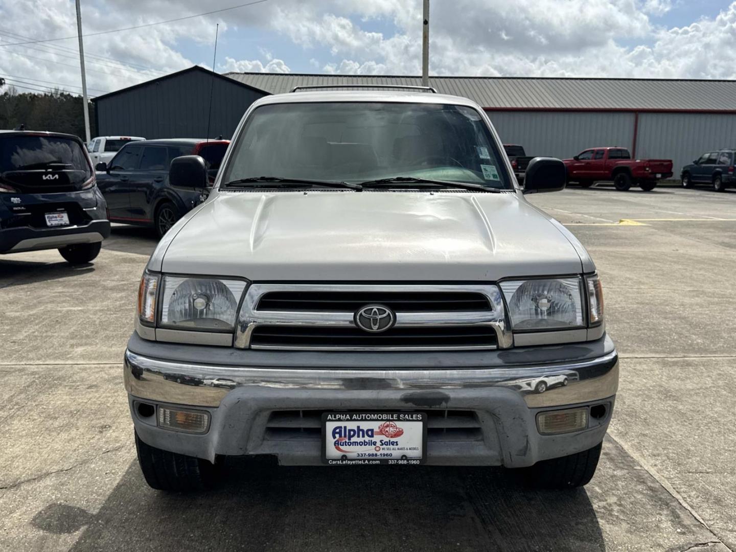 2000 Silver /Gray Toyota 4Runner 4dr Auto (JT3GM84R0Y0) , Automatic transmission, located at 6904 Johnston St., Lafayette, LA, 70503, (337) 988-1960, 30.143589, -92.100601 - Photo#1