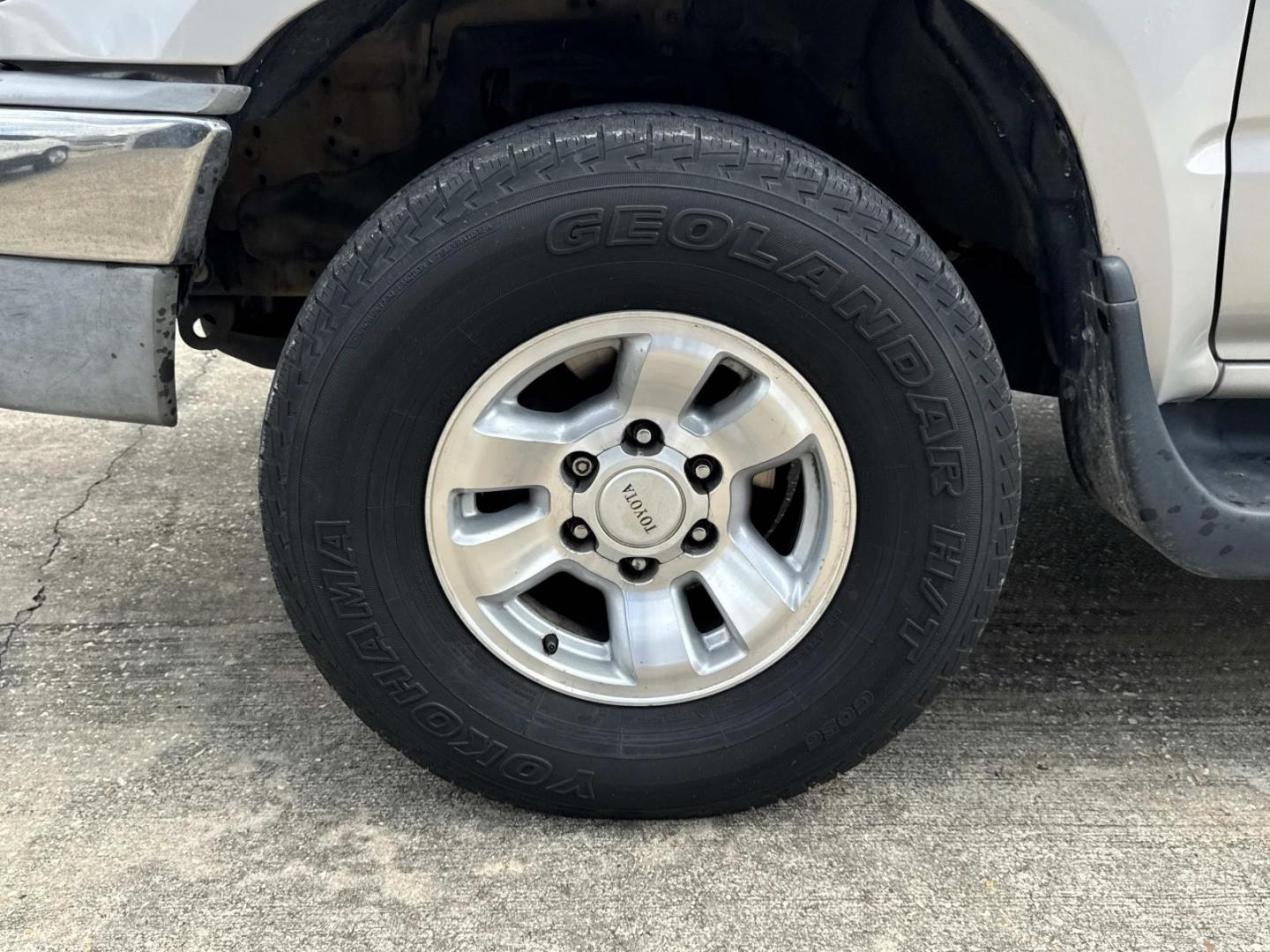 2000 Silver /Gray Toyota 4Runner 4dr Auto (JT3GM84R0Y0) , Automatic transmission, located at 6904 Johnston St., Lafayette, LA, 70503, (337) 988-1960, 30.143589, -92.100601 - Photo#3