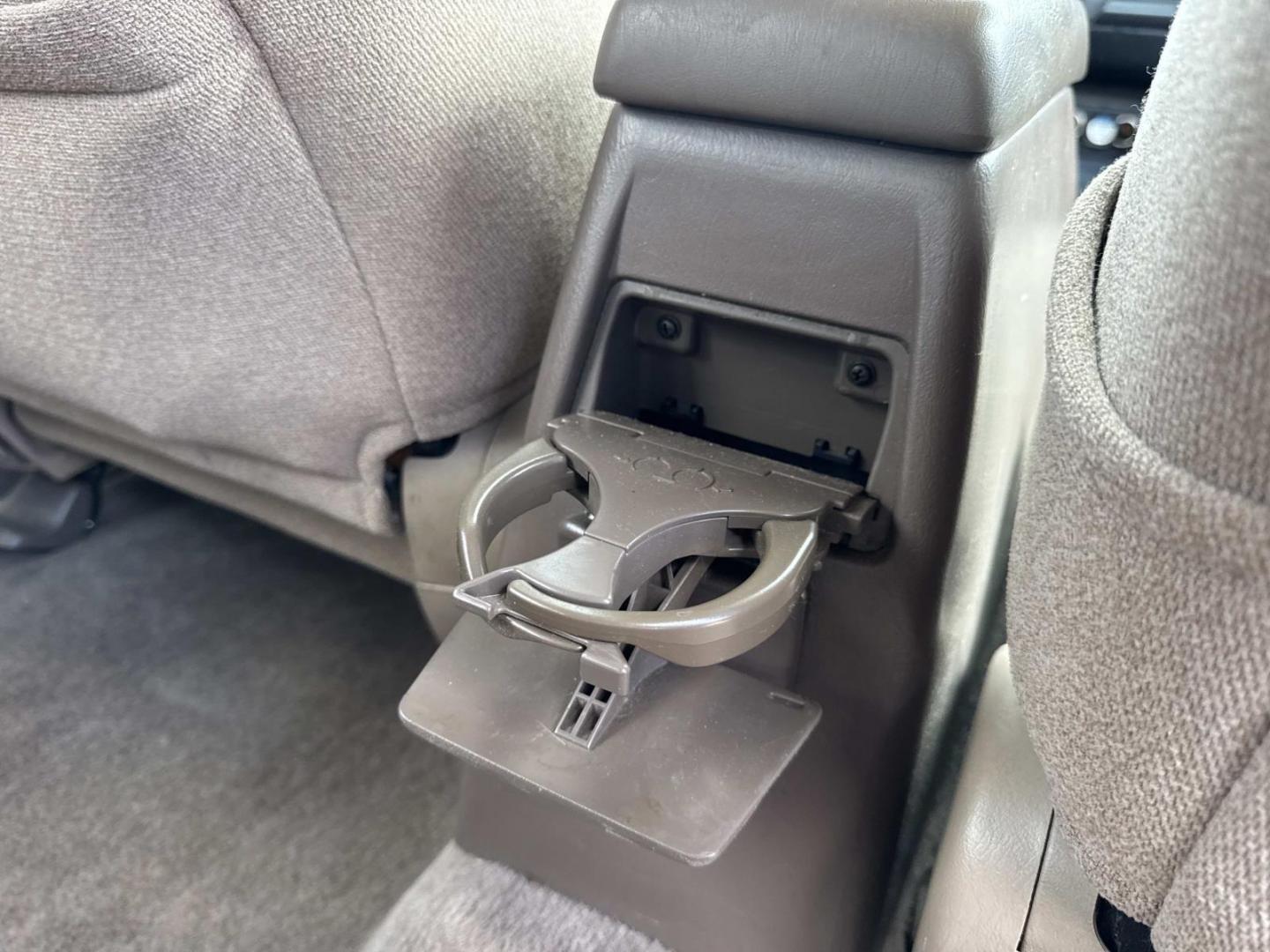 2000 Silver /Gray Toyota 4Runner 4dr Auto (JT3GM84R0Y0) , Automatic transmission, located at 6904 Johnston St., Lafayette, LA, 70503, (337) 988-1960, 30.143589, -92.100601 - Photo#9