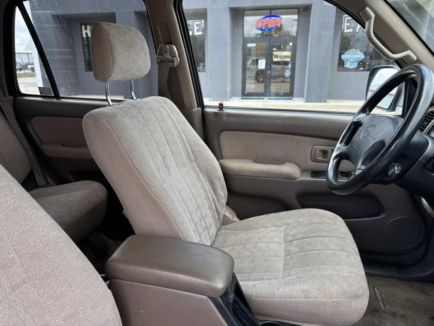 2000 Silver /Gray Toyota 4Runner 4dr Auto (JT3GM84R0Y0) , Automatic transmission, located at 6904 Johnston St., Lafayette, LA, 70503, (337) 988-1960, 30.143589, -92.100601 - Photo#10