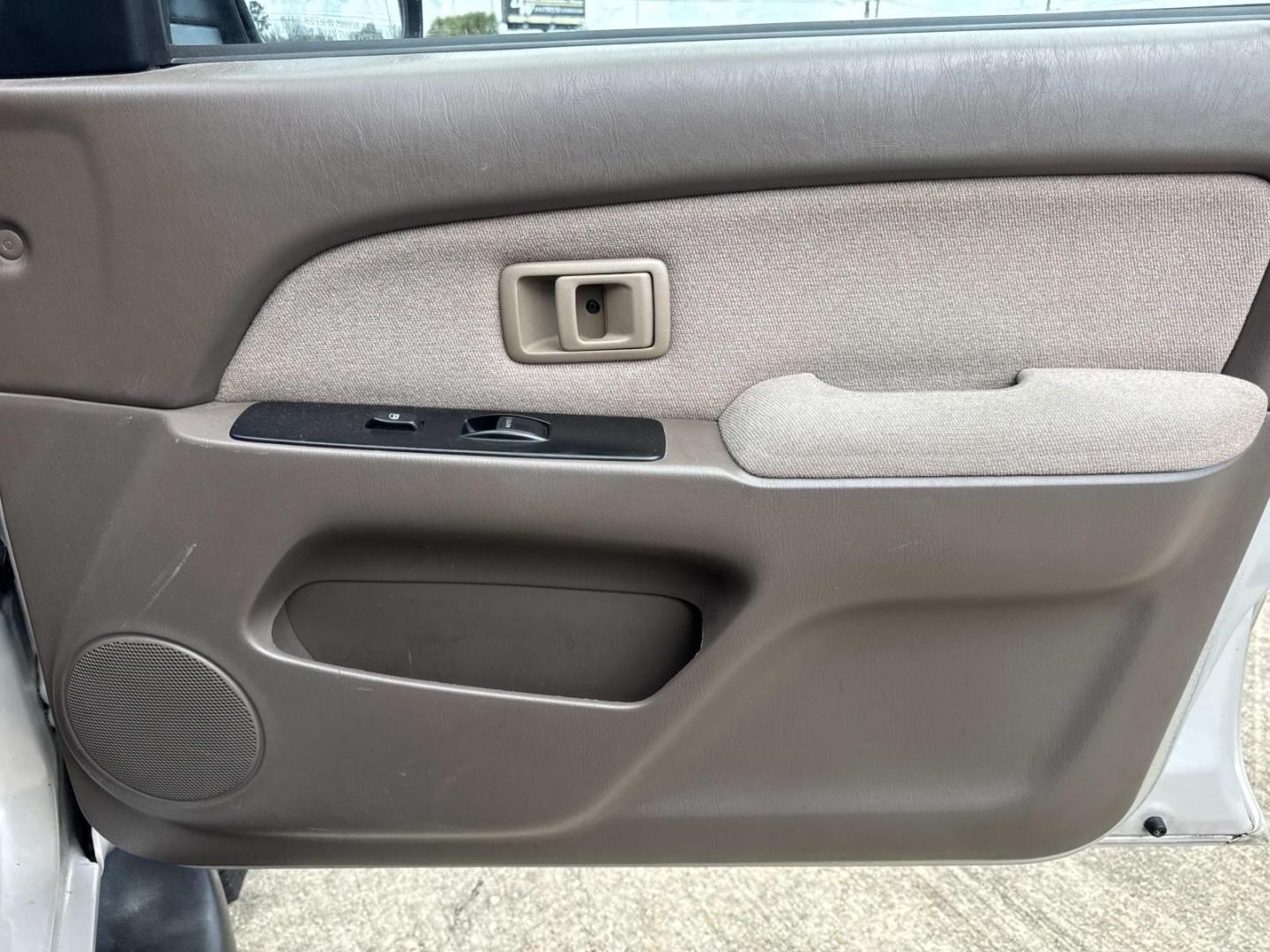 2000 Silver /Gray Toyota 4Runner 4dr Auto (JT3GM84R0Y0) , Automatic transmission, located at 6904 Johnston St., Lafayette, LA, 70503, (337) 988-1960, 30.143589, -92.100601 - Photo#13