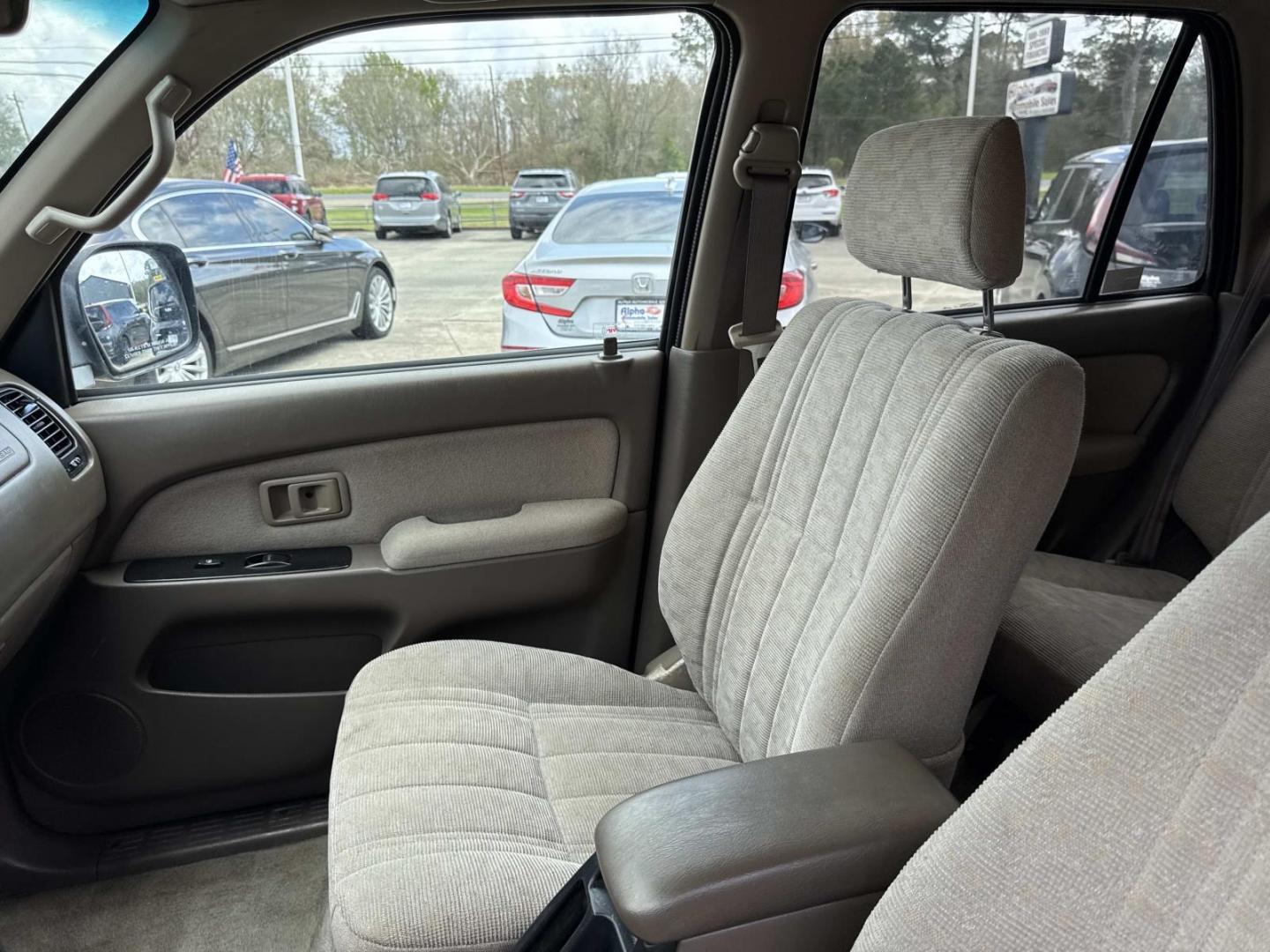 2000 Silver /Gray Toyota 4Runner 4dr Auto (JT3GM84R0Y0) , Automatic transmission, located at 6904 Johnston St., Lafayette, LA, 70503, (337) 988-1960, 30.143589, -92.100601 - Photo#15