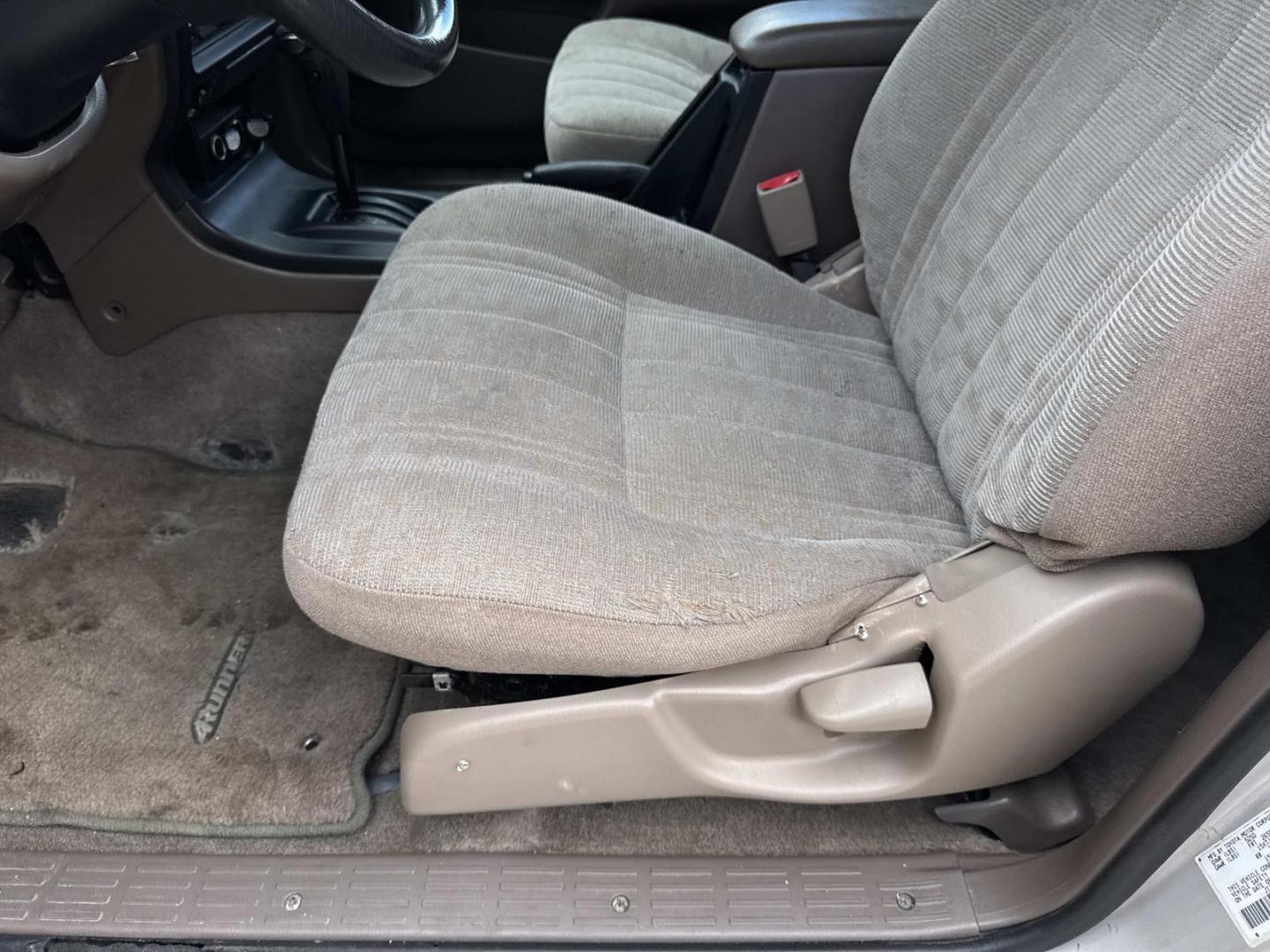 2000 Silver /Gray Toyota 4Runner 4dr Auto (JT3GM84R0Y0) , Automatic transmission, located at 6904 Johnston St., Lafayette, LA, 70503, (337) 988-1960, 30.143589, -92.100601 - Photo#16