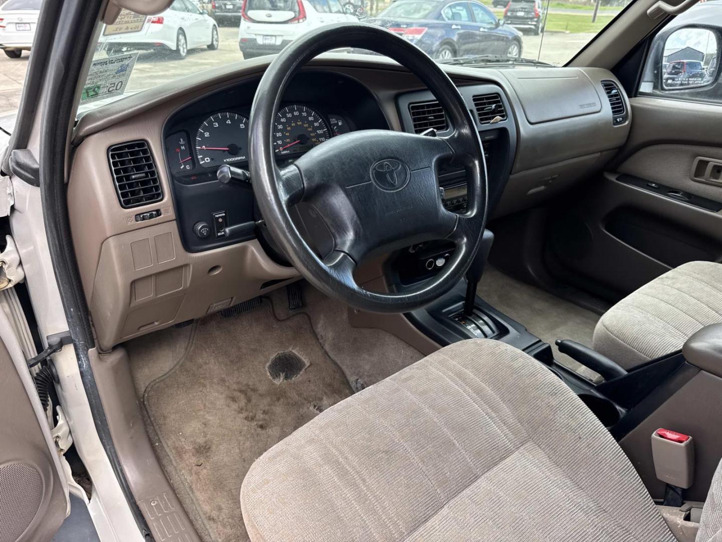 2000 Silver /Gray Toyota 4Runner 4dr Auto (JT3GM84R0Y0) , Automatic transmission, located at 6904 Johnston St., Lafayette, LA, 70503, (337) 988-1960, 30.143589, -92.100601 - Photo#17