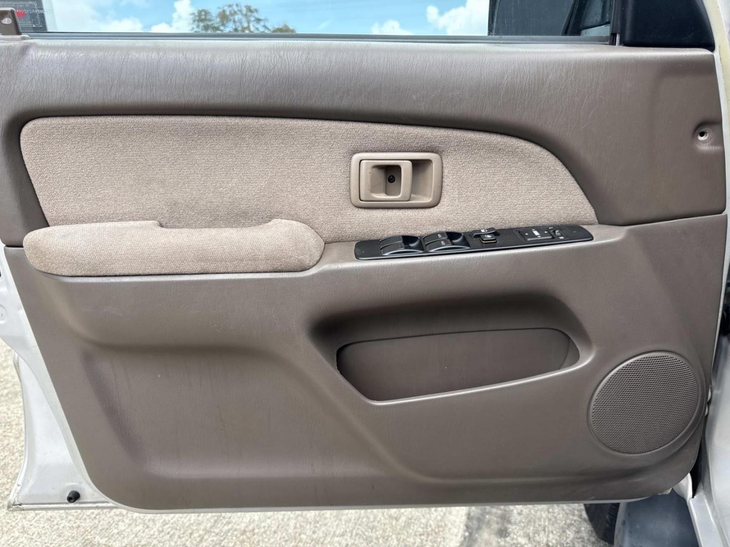 2000 Silver /Gray Toyota 4Runner 4dr Auto (JT3GM84R0Y0) , Automatic transmission, located at 6904 Johnston St., Lafayette, LA, 70503, (337) 988-1960, 30.143589, -92.100601 - Photo#18