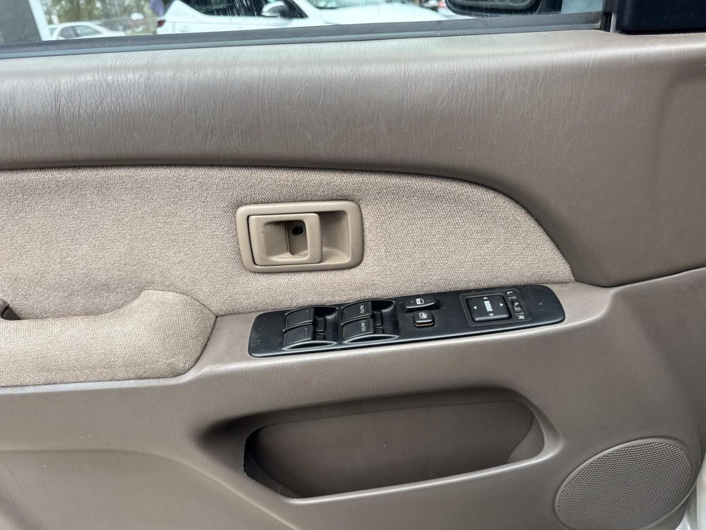 2000 Silver /Gray Toyota 4Runner 4dr Auto (JT3GM84R0Y0) , Automatic transmission, located at 6904 Johnston St., Lafayette, LA, 70503, (337) 988-1960, 30.143589, -92.100601 - Photo#19