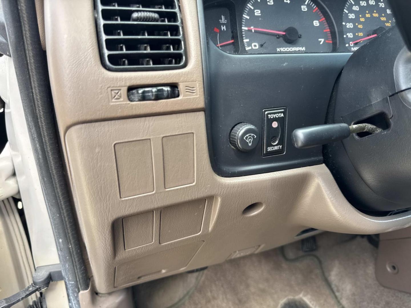 2000 Silver /Gray Toyota 4Runner 4dr Auto (JT3GM84R0Y0) , Automatic transmission, located at 6904 Johnston St., Lafayette, LA, 70503, (337) 988-1960, 30.143589, -92.100601 - Photo#20
