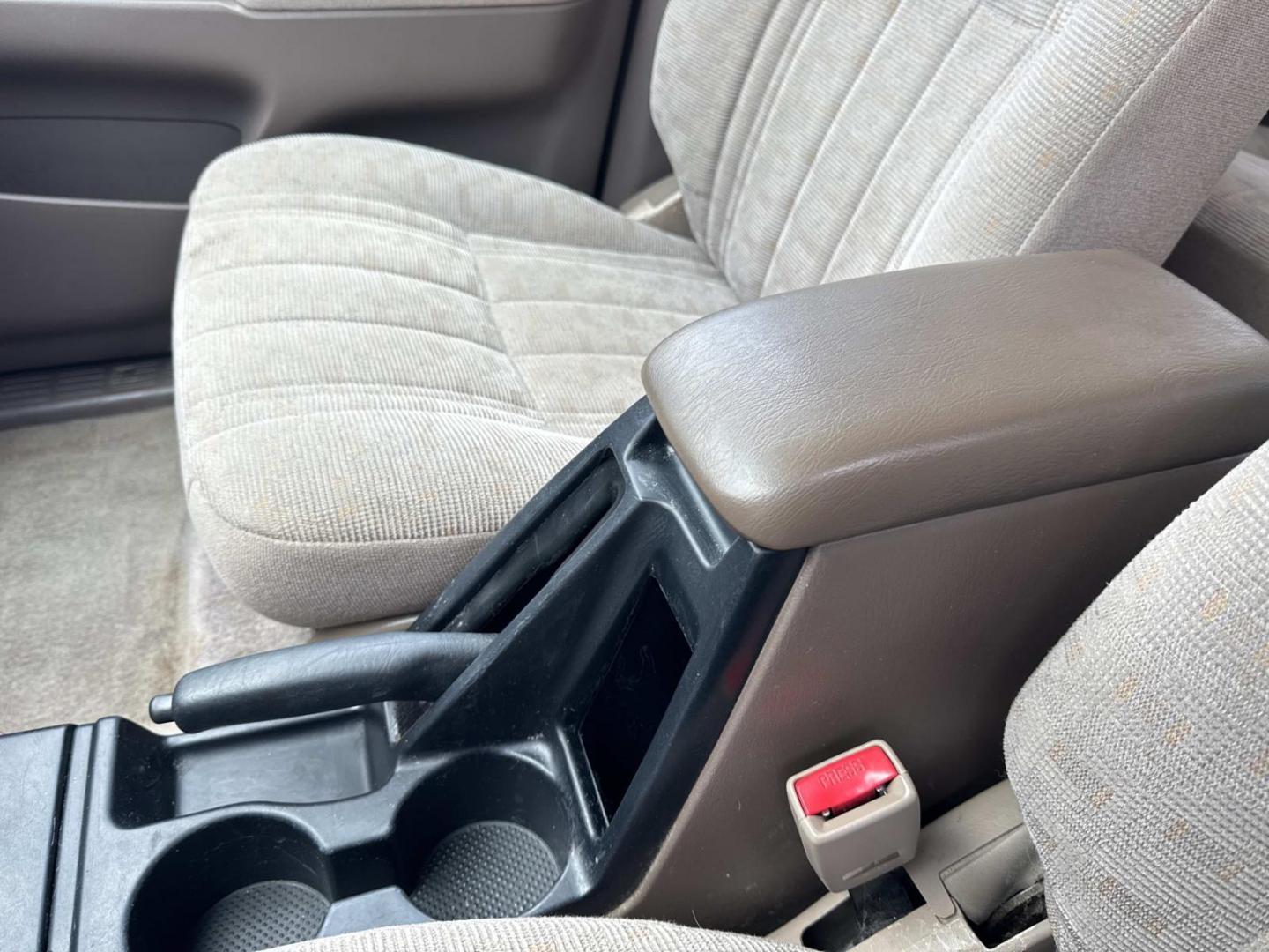 2000 Silver /Gray Toyota 4Runner 4dr Auto (JT3GM84R0Y0) , Automatic transmission, located at 6904 Johnston St., Lafayette, LA, 70503, (337) 988-1960, 30.143589, -92.100601 - Photo#24