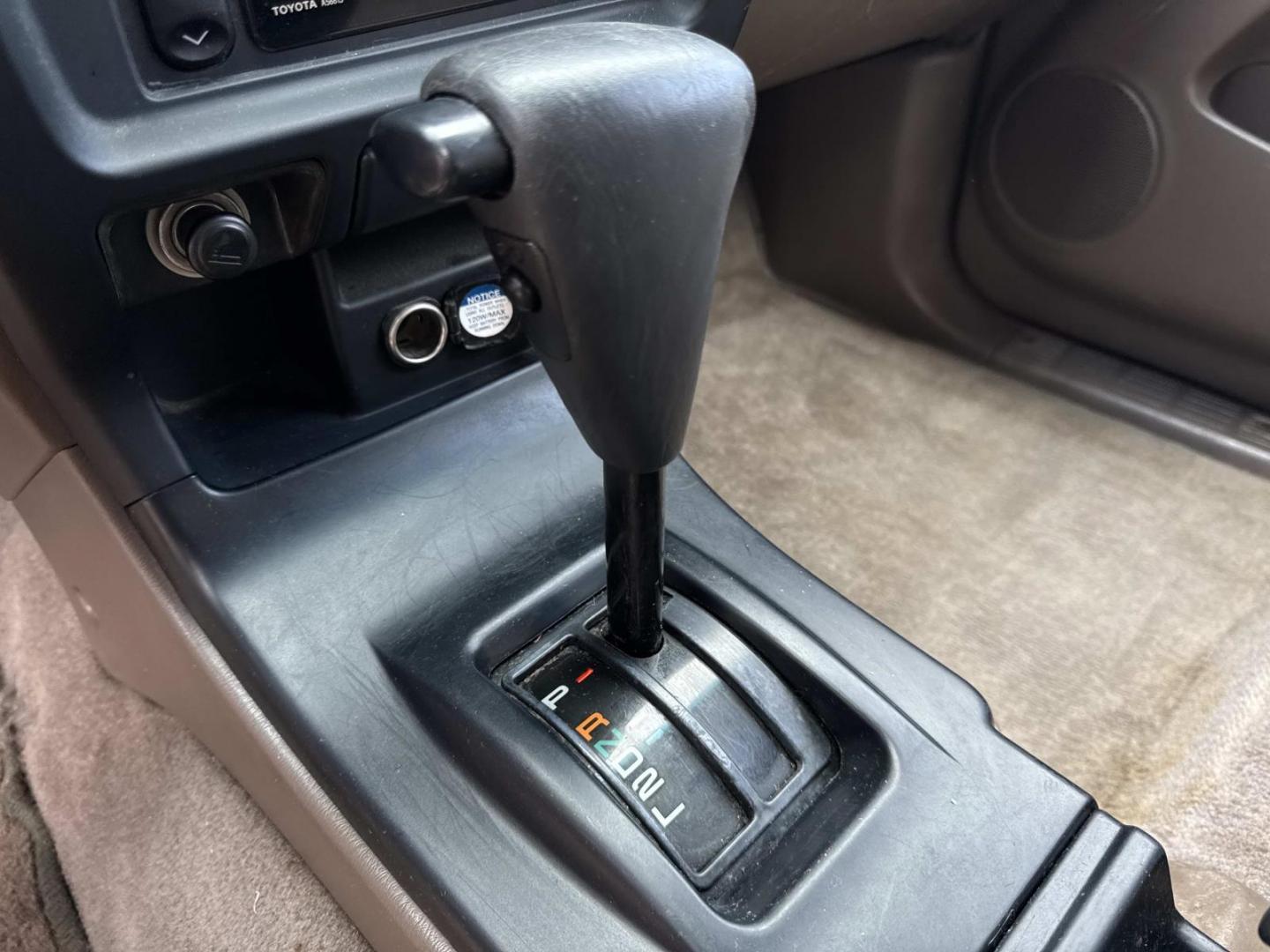 2000 Silver /Gray Toyota 4Runner 4dr Auto (JT3GM84R0Y0) , Automatic transmission, located at 6904 Johnston St., Lafayette, LA, 70503, (337) 988-1960, 30.143589, -92.100601 - Photo#25