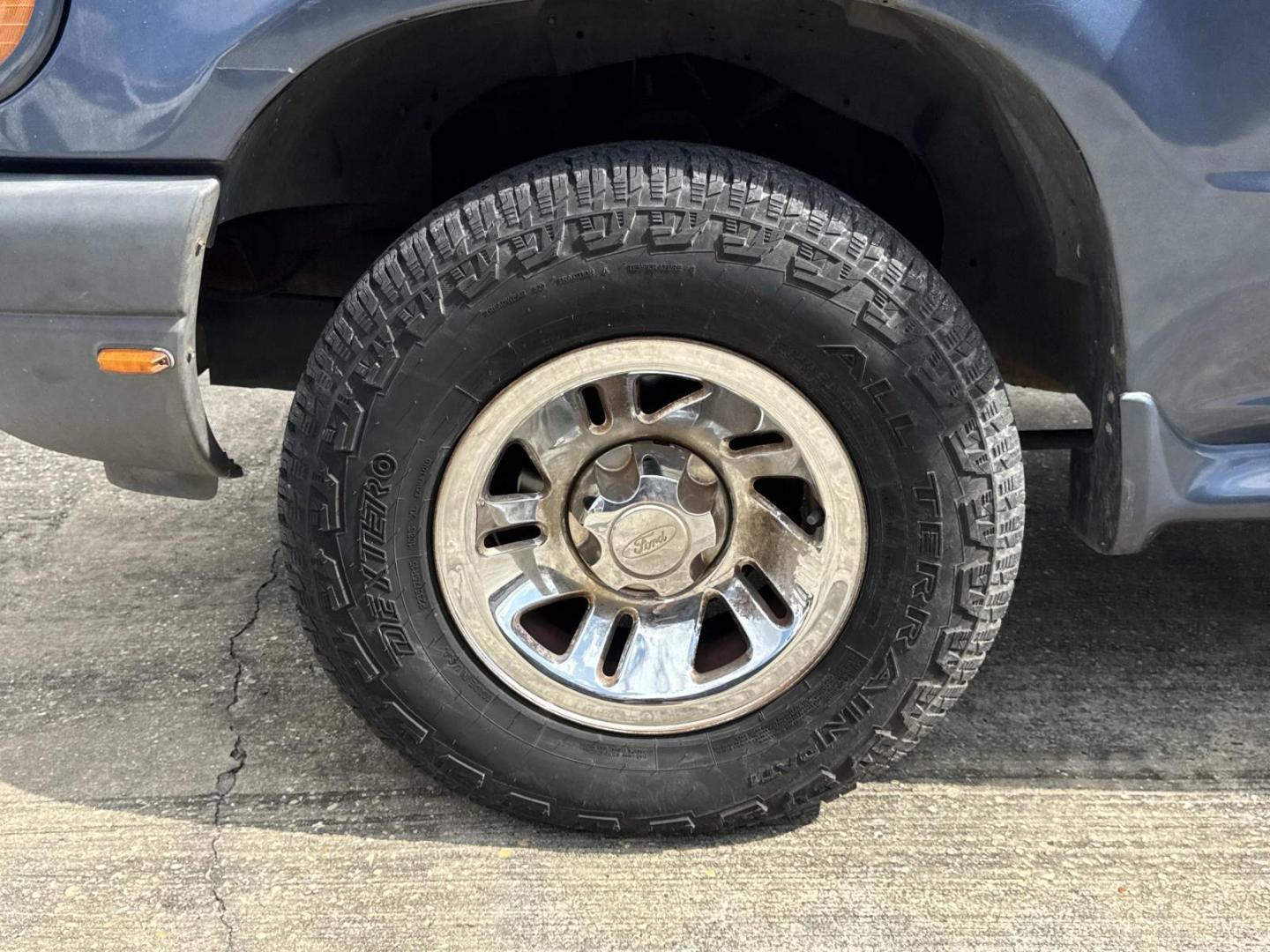 2001 Blue /Tan Ford Explorer 4dr 112 WB XLS (1FMZU62E41Z) , Automatic transmission, located at 6904 Johnston St., Lafayette, LA, 70503, (337) 988-1960, 30.143589, -92.100601 - Photo#3