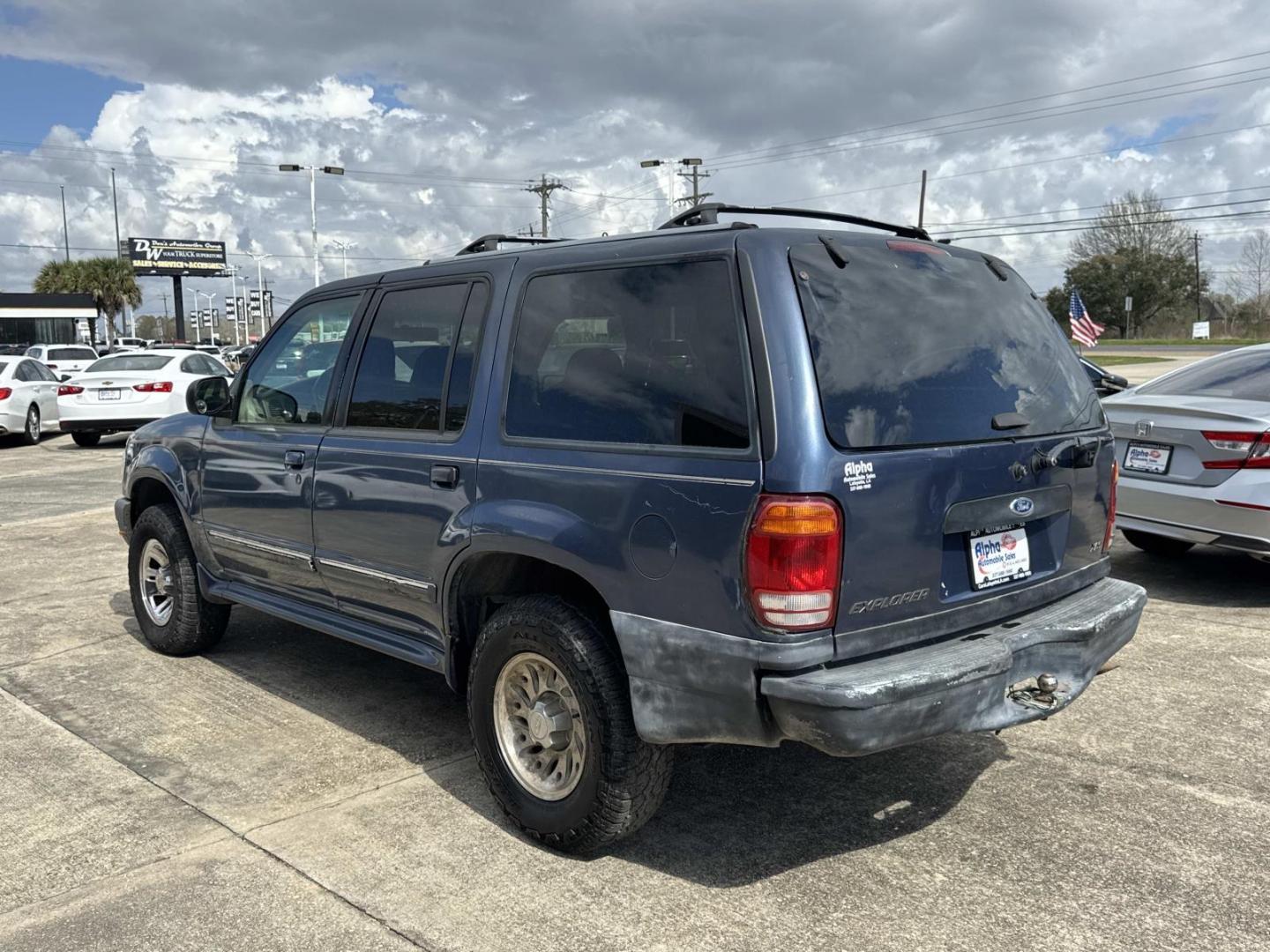 2001 Blue /Tan Ford Explorer 4dr 112 WB XLS (1FMZU62E41Z) , Automatic transmission, located at 6904 Johnston St., Lafayette, LA, 70503, (337) 988-1960, 30.143589, -92.100601 - Photo#4