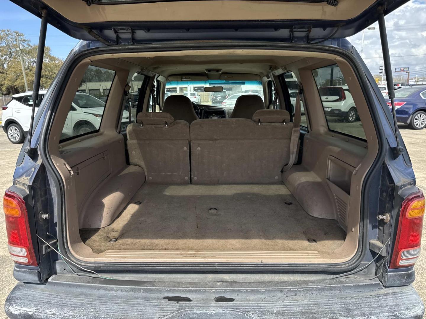 2001 Blue /Tan Ford Explorer 4dr 112 WB XLS (1FMZU62E41Z) , Automatic transmission, located at 6904 Johnston St., Lafayette, LA, 70503, (337) 988-1960, 30.143589, -92.100601 - Photo#7