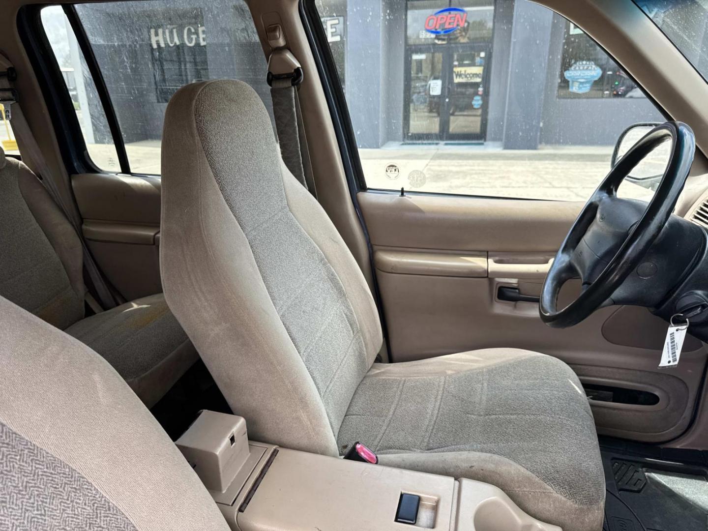 2001 Blue /Tan Ford Explorer 4dr 112 WB XLS (1FMZU62E41Z) , Automatic transmission, located at 6904 Johnston St., Lafayette, LA, 70503, (337) 988-1960, 30.143589, -92.100601 - Photo#9