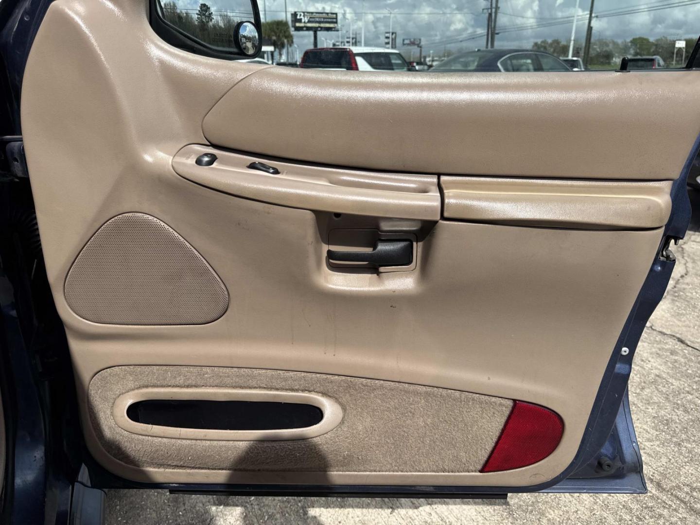 2001 Blue /Tan Ford Explorer 4dr 112 WB XLS (1FMZU62E41Z) , Automatic transmission, located at 6904 Johnston St., Lafayette, LA, 70503, (337) 988-1960, 30.143589, -92.100601 - Photo#12