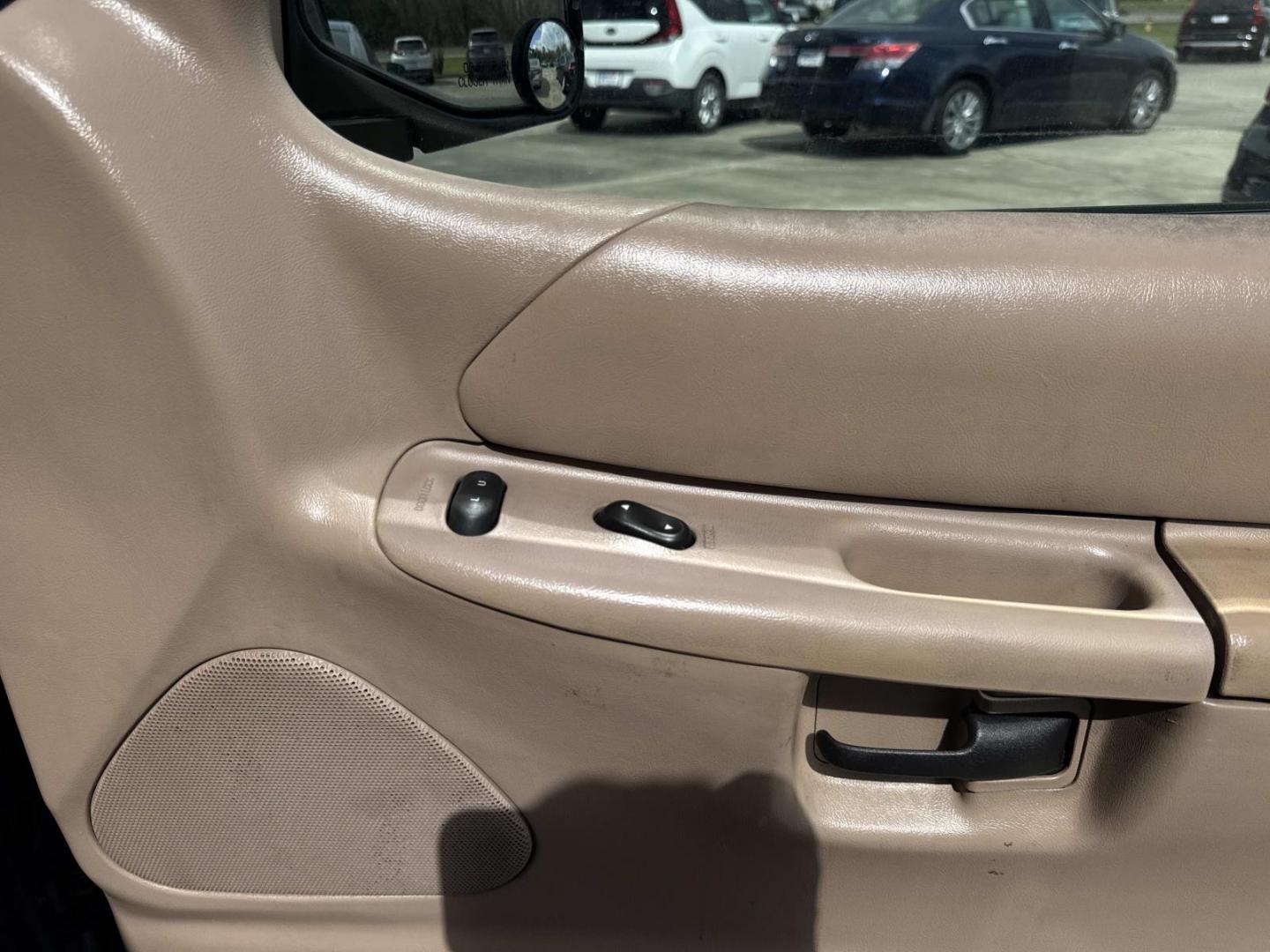 2001 Blue /Tan Ford Explorer 4dr 112 WB XLS (1FMZU62E41Z) , Automatic transmission, located at 6904 Johnston St., Lafayette, LA, 70503, (337) 988-1960, 30.143589, -92.100601 - Photo#13