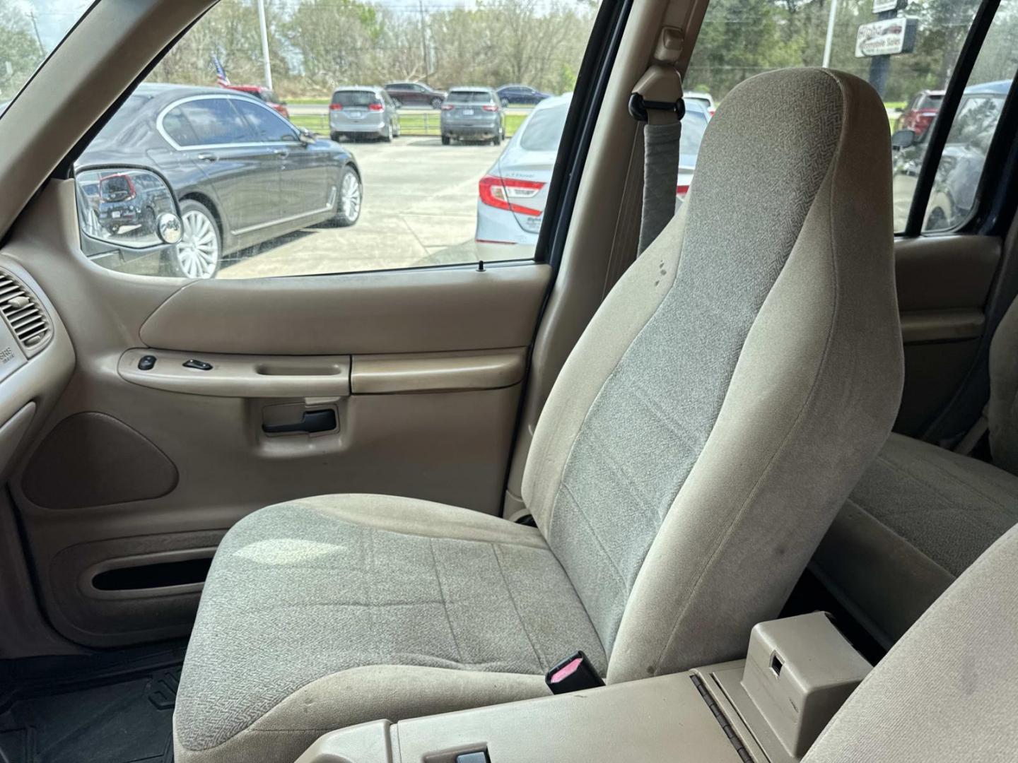 2001 Blue /Tan Ford Explorer 4dr 112 WB XLS (1FMZU62E41Z) , Automatic transmission, located at 6904 Johnston St., Lafayette, LA, 70503, (337) 988-1960, 30.143589, -92.100601 - Photo#14