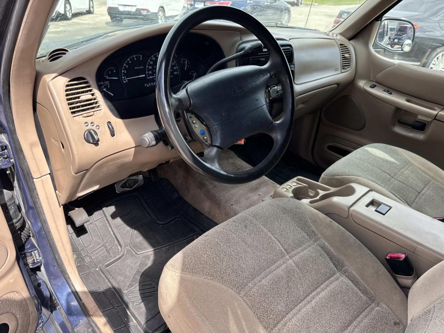 2001 Blue /Tan Ford Explorer 4dr 112 WB XLS (1FMZU62E41Z) , Automatic transmission, located at 6904 Johnston St., Lafayette, LA, 70503, (337) 988-1960, 30.143589, -92.100601 - Photo#16
