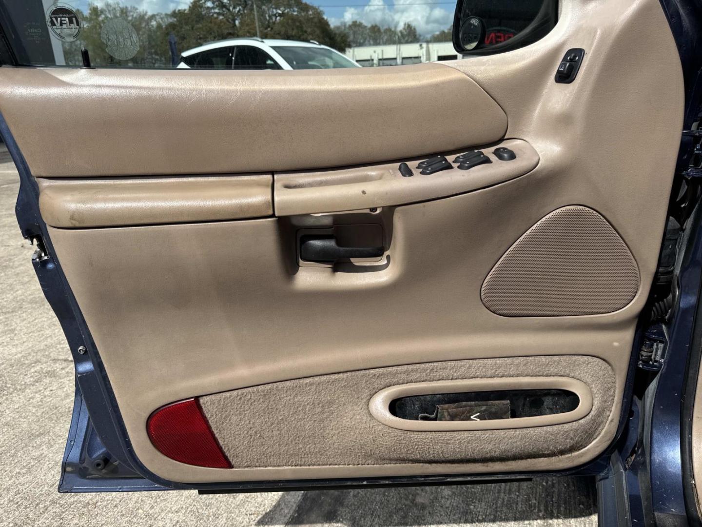 2001 Blue /Tan Ford Explorer 4dr 112 WB XLS (1FMZU62E41Z) , Automatic transmission, located at 6904 Johnston St., Lafayette, LA, 70503, (337) 988-1960, 30.143589, -92.100601 - Photo#17