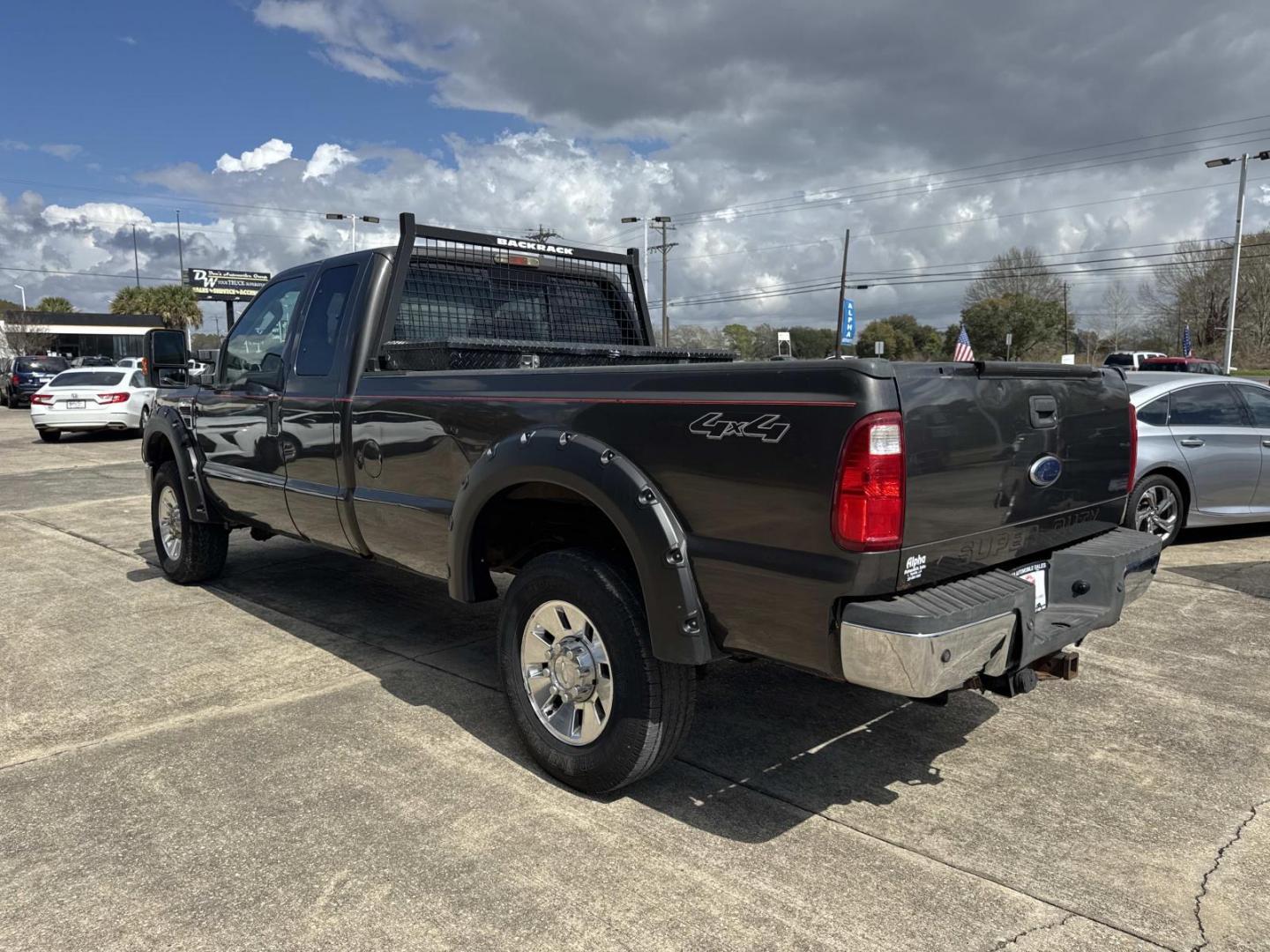 2008 Gray /Tan Ford Super Duty F-350 SRW 4WD SuperCab 142 XL (1FTWX31R98E) , Automatic transmission, located at 6904 Johnston St., Lafayette, LA, 70503, (337) 988-1960, 30.143589, -92.100601 - Drives great, Well kept. Nicely maintained. - Photo#4