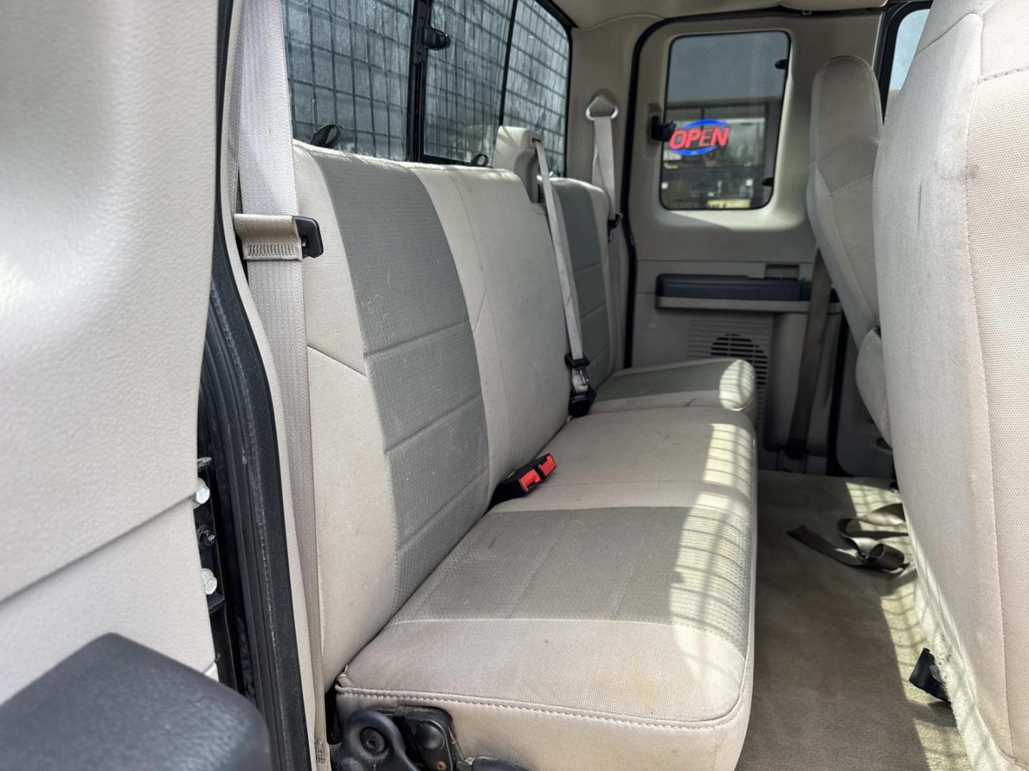 2008 Gray /Tan Ford Super Duty F-350 SRW 4WD SuperCab 142 XL (1FTWX31R98E) , Automatic transmission, located at 6904 Johnston St., Lafayette, LA, 70503, (337) 988-1960, 30.143589, -92.100601 - Drives great, Well kept. Nicely maintained. - Photo#8