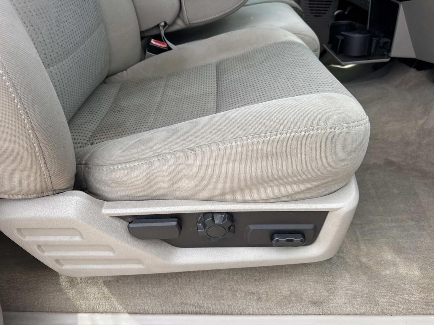 2008 Gray /Tan Ford Super Duty F-350 SRW 4WD SuperCab 142 XL (1FTWX31R98E) , Automatic transmission, located at 6904 Johnston St., Lafayette, LA, 70503, (337) 988-1960, 30.143589, -92.100601 - Drives great, Well kept. Nicely maintained. - Photo#10