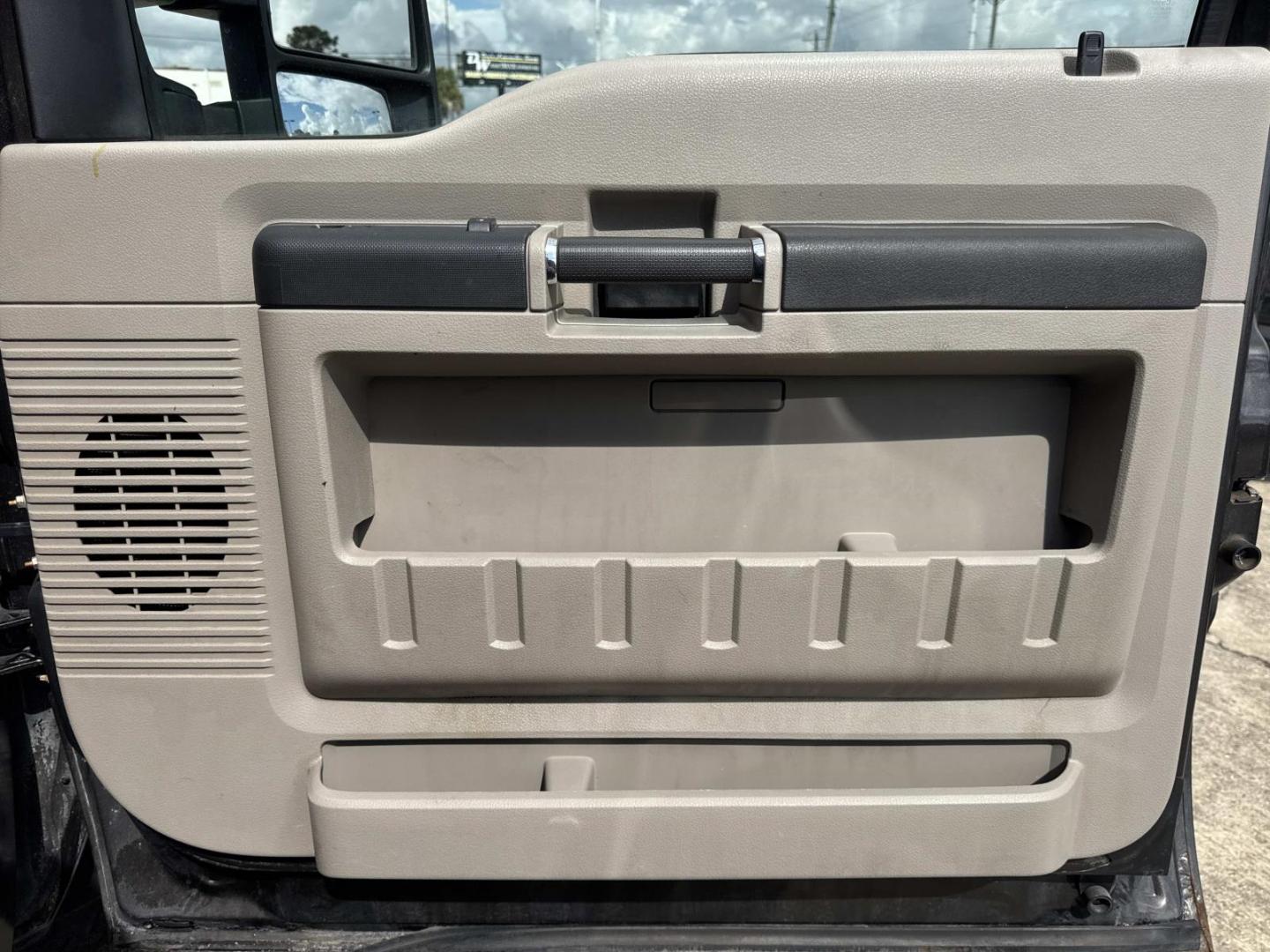 2008 Gray /Tan Ford Super Duty F-350 SRW 4WD SuperCab 142 XL (1FTWX31R98E) , Automatic transmission, located at 6904 Johnston St., Lafayette, LA, 70503, (337) 988-1960, 30.143589, -92.100601 - Drives great, Well kept. Nicely maintained. - Photo#12