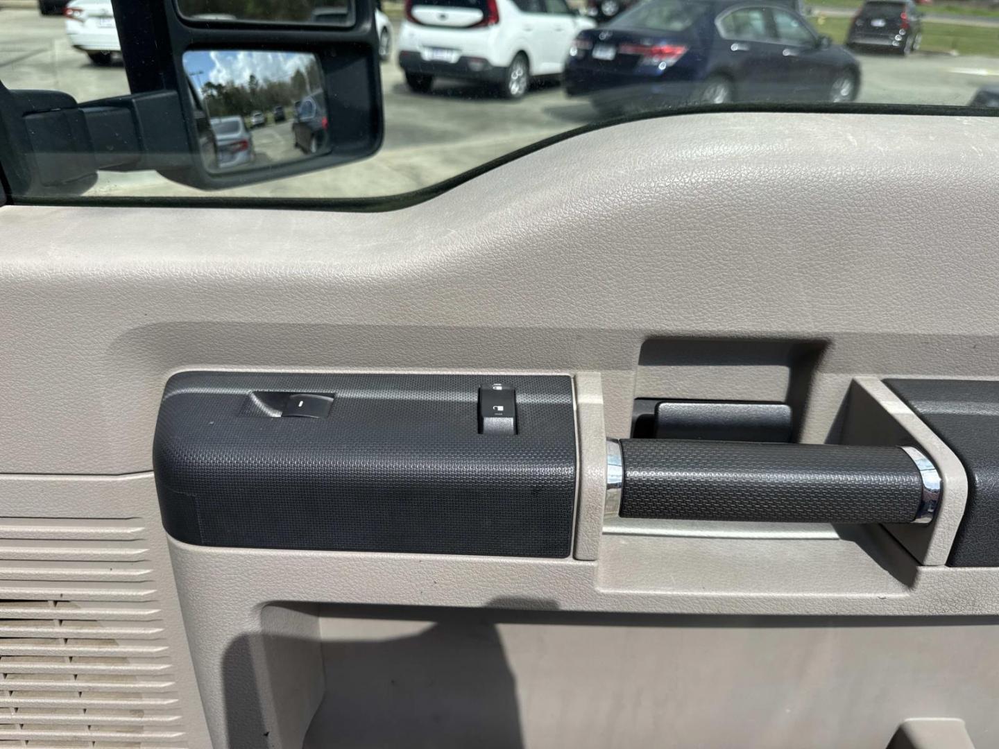 2008 Gray /Tan Ford Super Duty F-350 SRW 4WD SuperCab 142 XL (1FTWX31R98E) , Automatic transmission, located at 6904 Johnston St., Lafayette, LA, 70503, (337) 988-1960, 30.143589, -92.100601 - Drives great, Well kept. Nicely maintained. - Photo#13