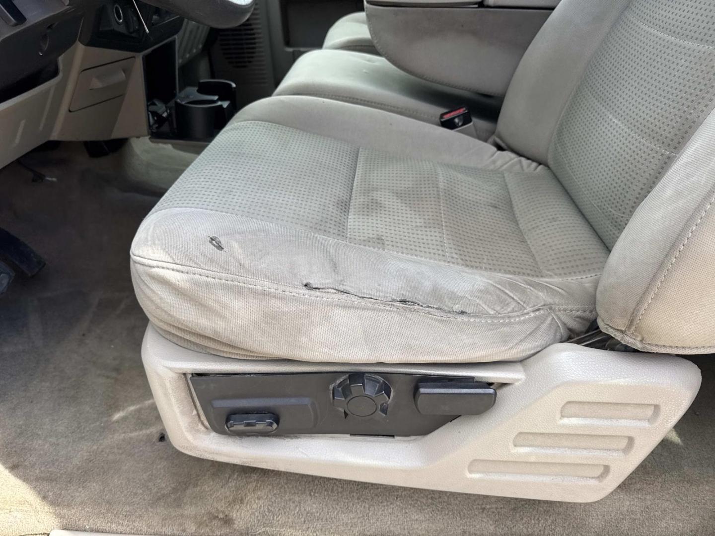 2008 Gray /Tan Ford Super Duty F-350 SRW 4WD SuperCab 142 XL (1FTWX31R98E) , Automatic transmission, located at 6904 Johnston St., Lafayette, LA, 70503, (337) 988-1960, 30.143589, -92.100601 - Drives great, Well kept. Nicely maintained. - Photo#15