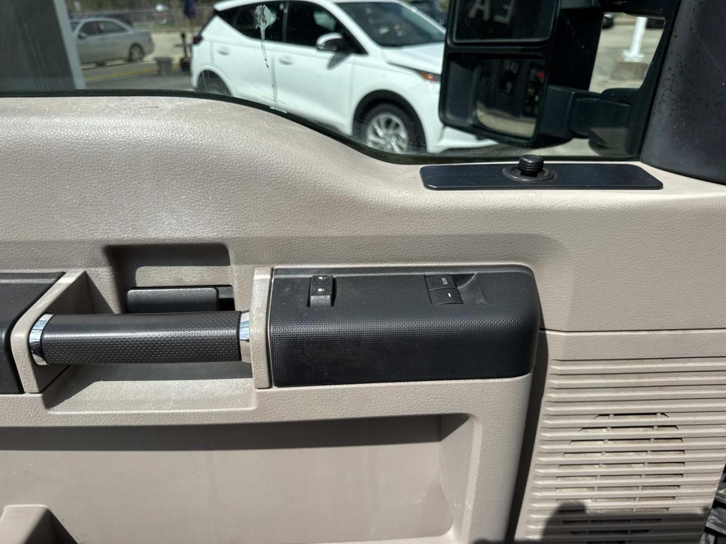 2008 Gray /Tan Ford Super Duty F-350 SRW 4WD SuperCab 142 XL (1FTWX31R98E) , Automatic transmission, located at 6904 Johnston St., Lafayette, LA, 70503, (337) 988-1960, 30.143589, -92.100601 - Drives great, Well kept. Nicely maintained. - Photo#18